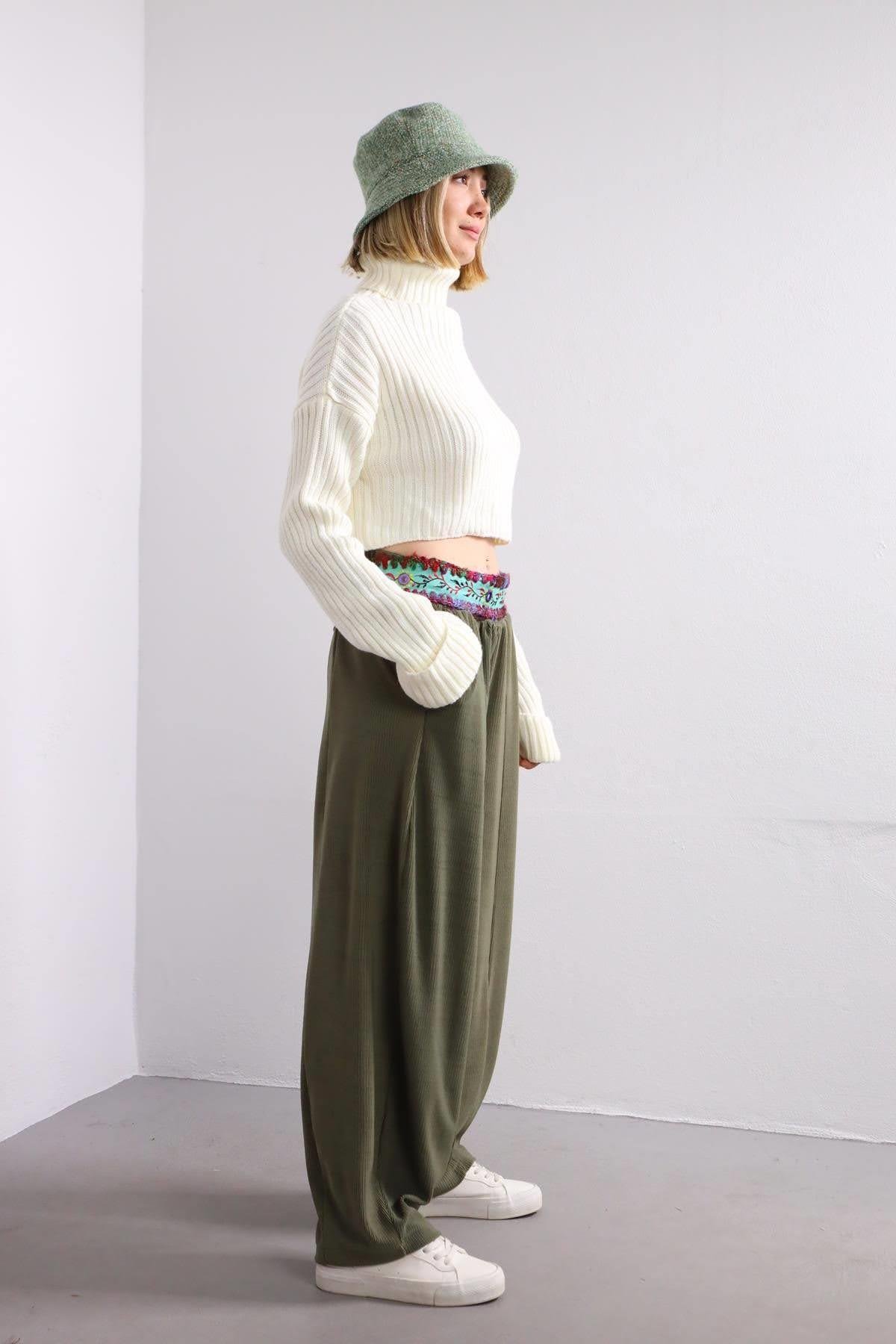Beyaz Boğazlı Crop Kazak - Şaman Butik Beyaz Boğazlı Crop Kazak