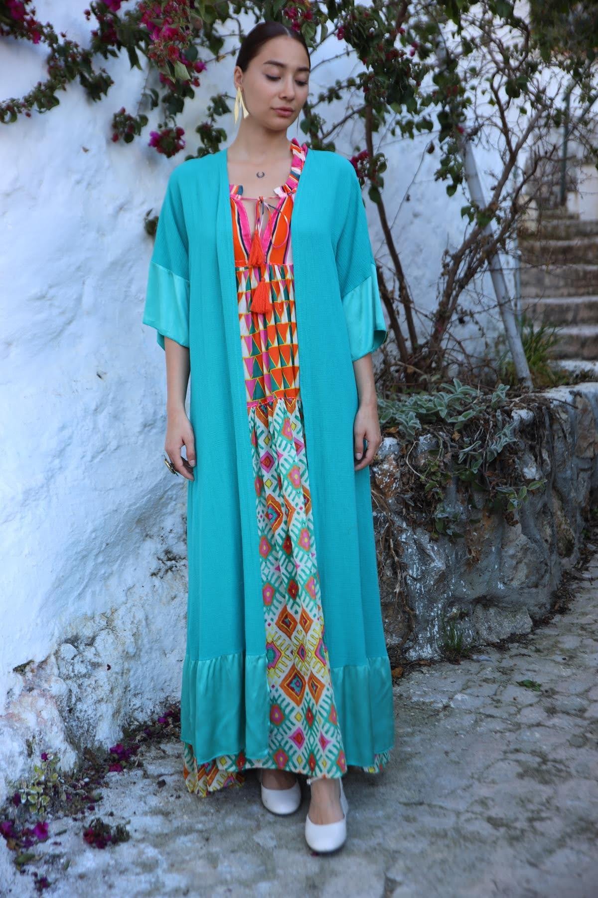  Turkuaz Kolları ve Eteği Saten Detaylı Kaftan