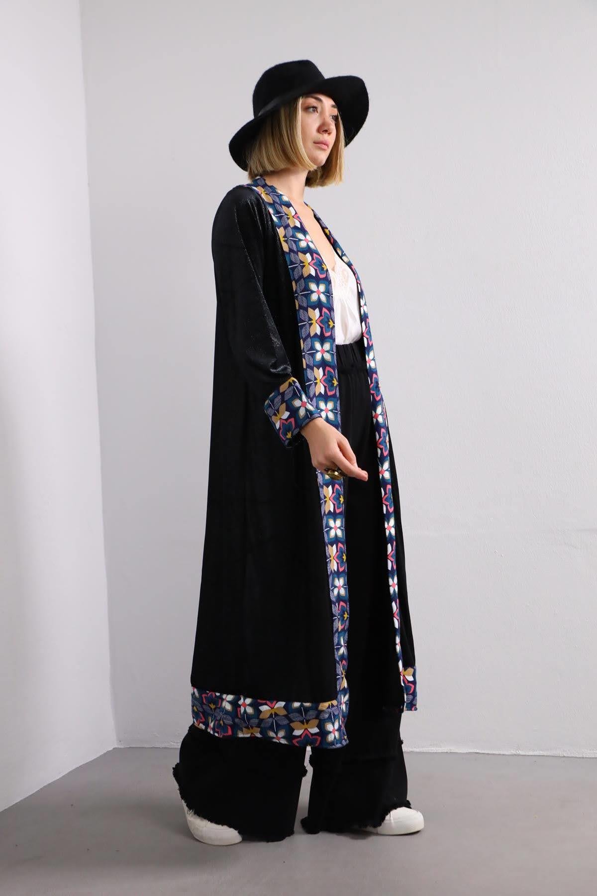  Siyah Kenarları Desenli Kadife Kaftan