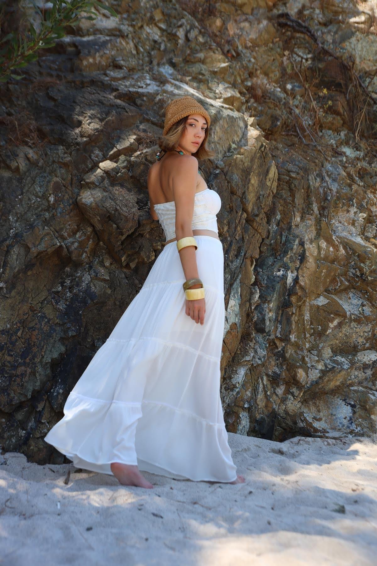  Beyaz Cut Out Detaylı Ajurlu Straplez Bluz