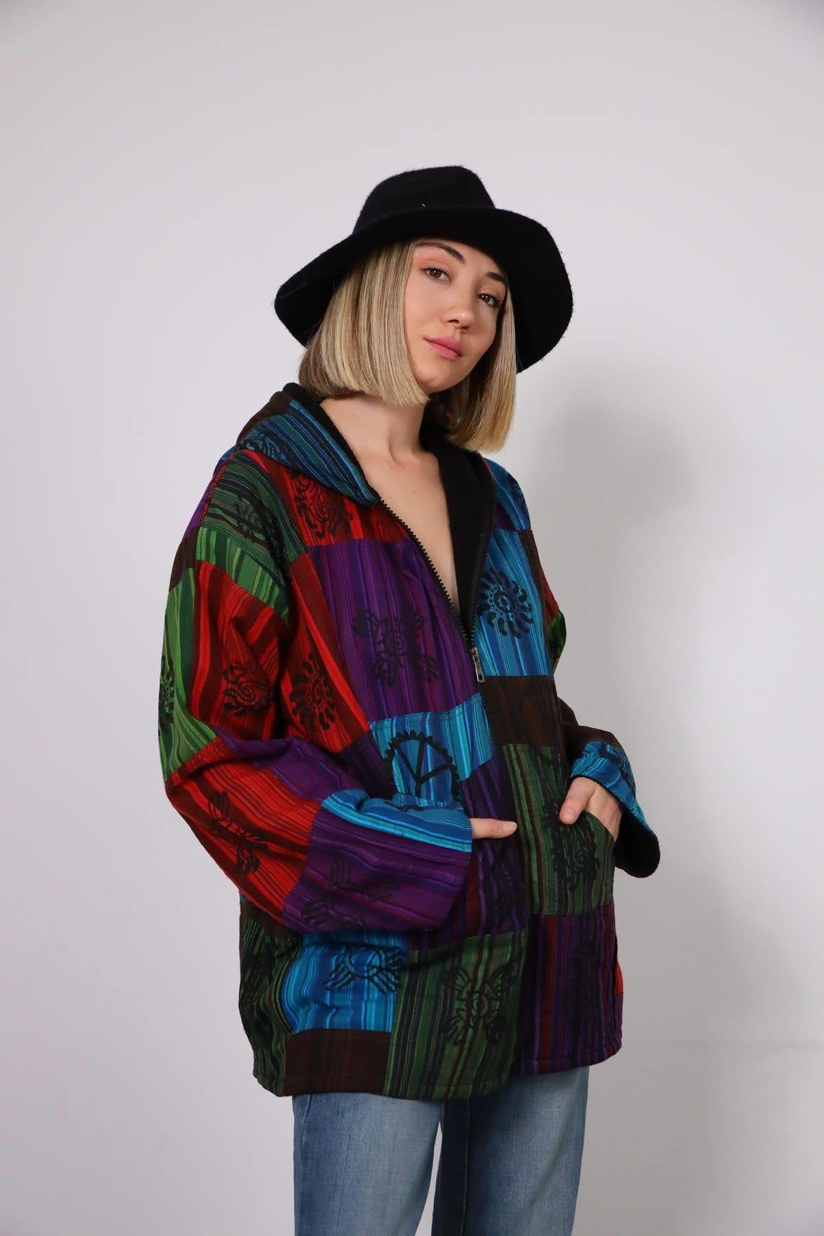 Renkli Etnik Desenli Kapüşonlu Patchwork Ceket - Şaman Butik Renkli Etnik Desenli Kapüşonlu Patchwork Ceket