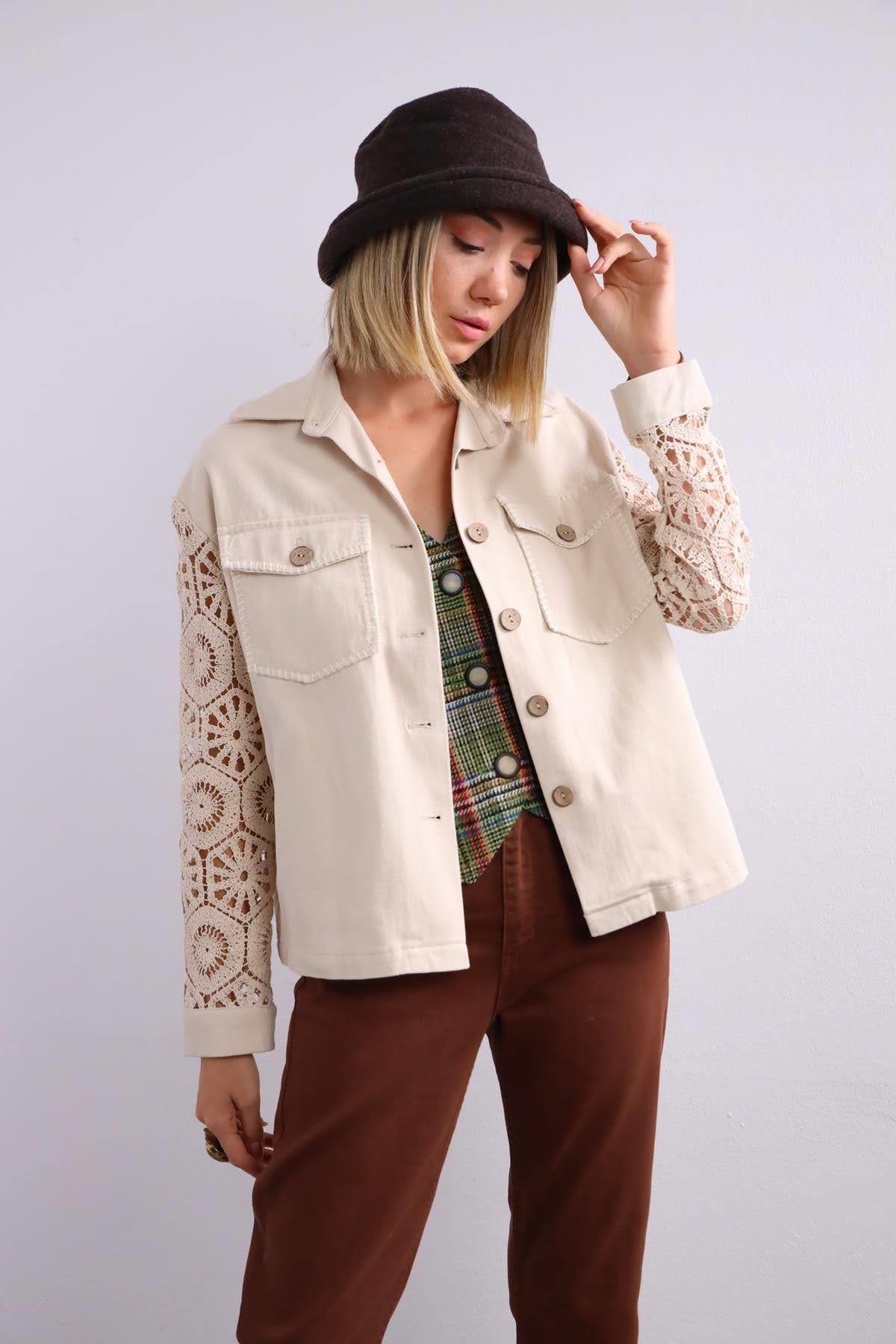 Krem Rengi Kolları Dantelli Cepli Ceket - Şaman Butik Krem Rengi Kolları Dantelli Cepli Ceket