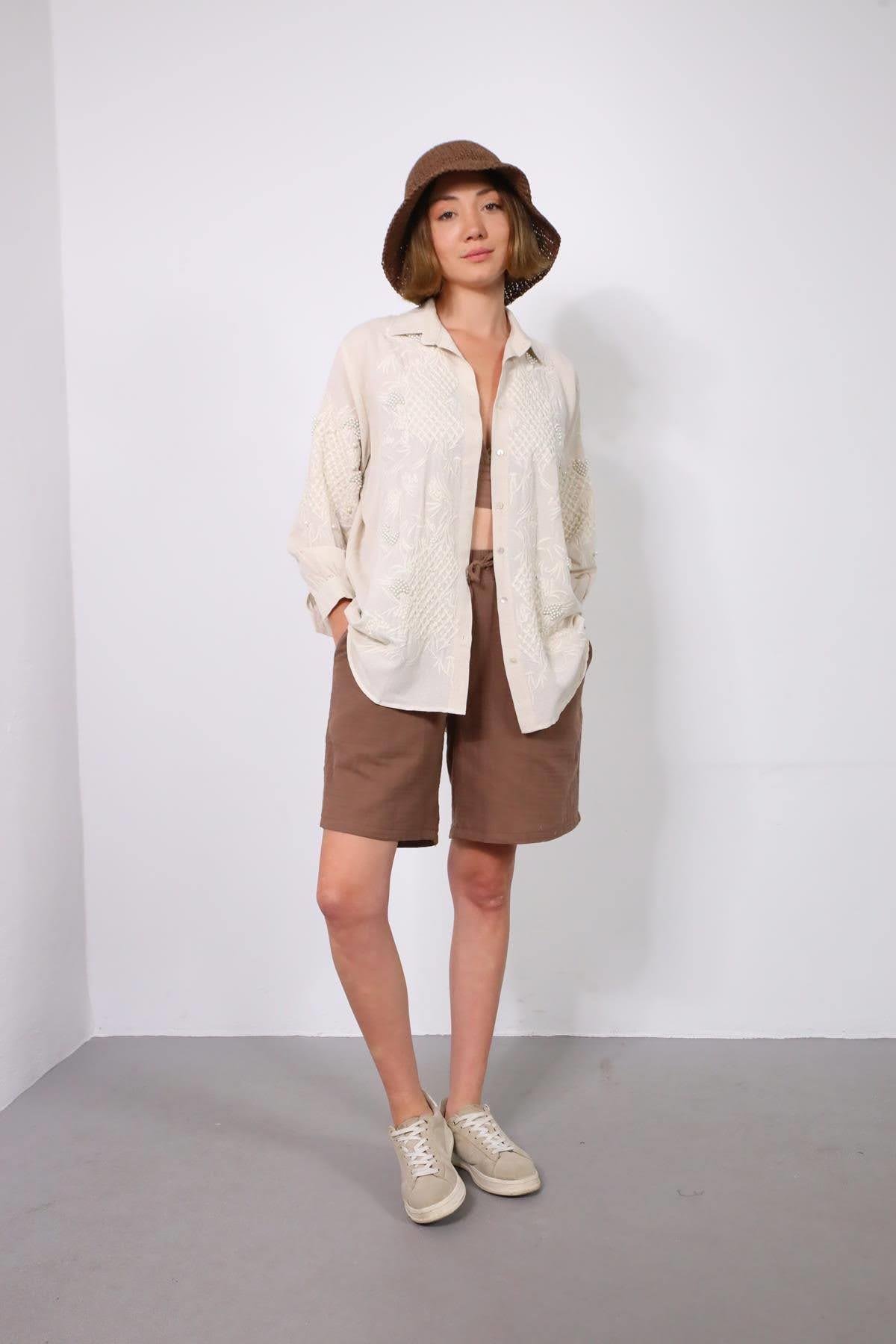 Krem Rengi Nakışlı İnci İşlemeli Oversize Gömlek - Şaman Butik Krem Rengi Nakışlı İnci İşlemeli Oversize Gömlek