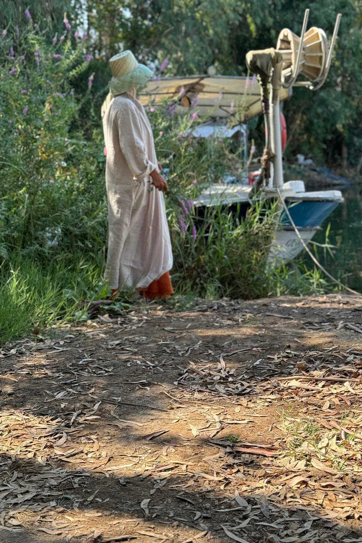  Krem Rengi Cebi ve Yakası Püskül Detaylı Keten Kaftan