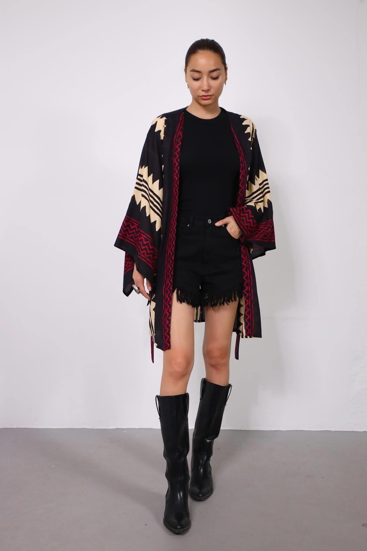 Siyah Desenli Kısa Kimono - Şaman Butik Siyah Desenli Kısa Kimono
