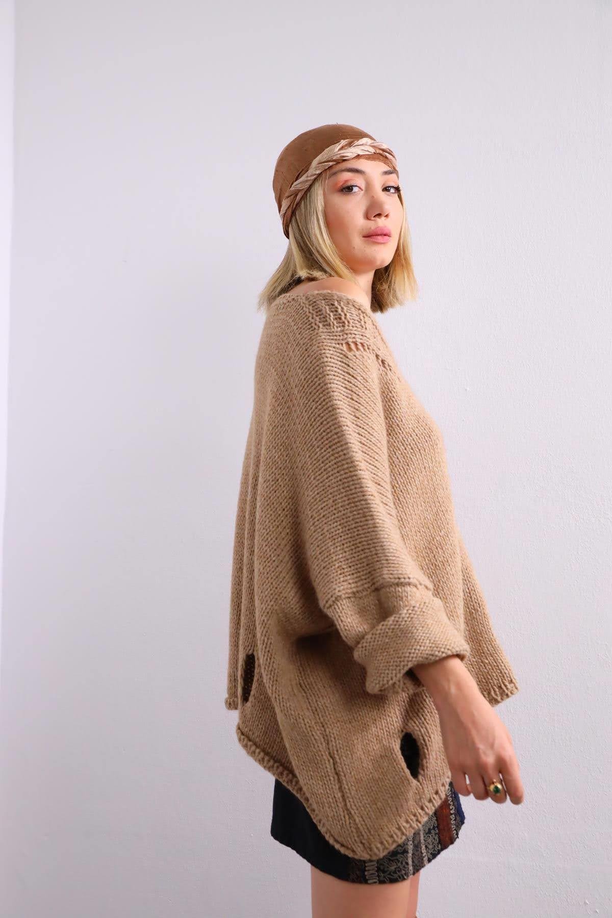Camel Rengi Lazer Kesim Detaylı V Yaka Kazak - Şaman Butik Camel Rengi Lazer Kesim Detaylı V Yaka Kazak