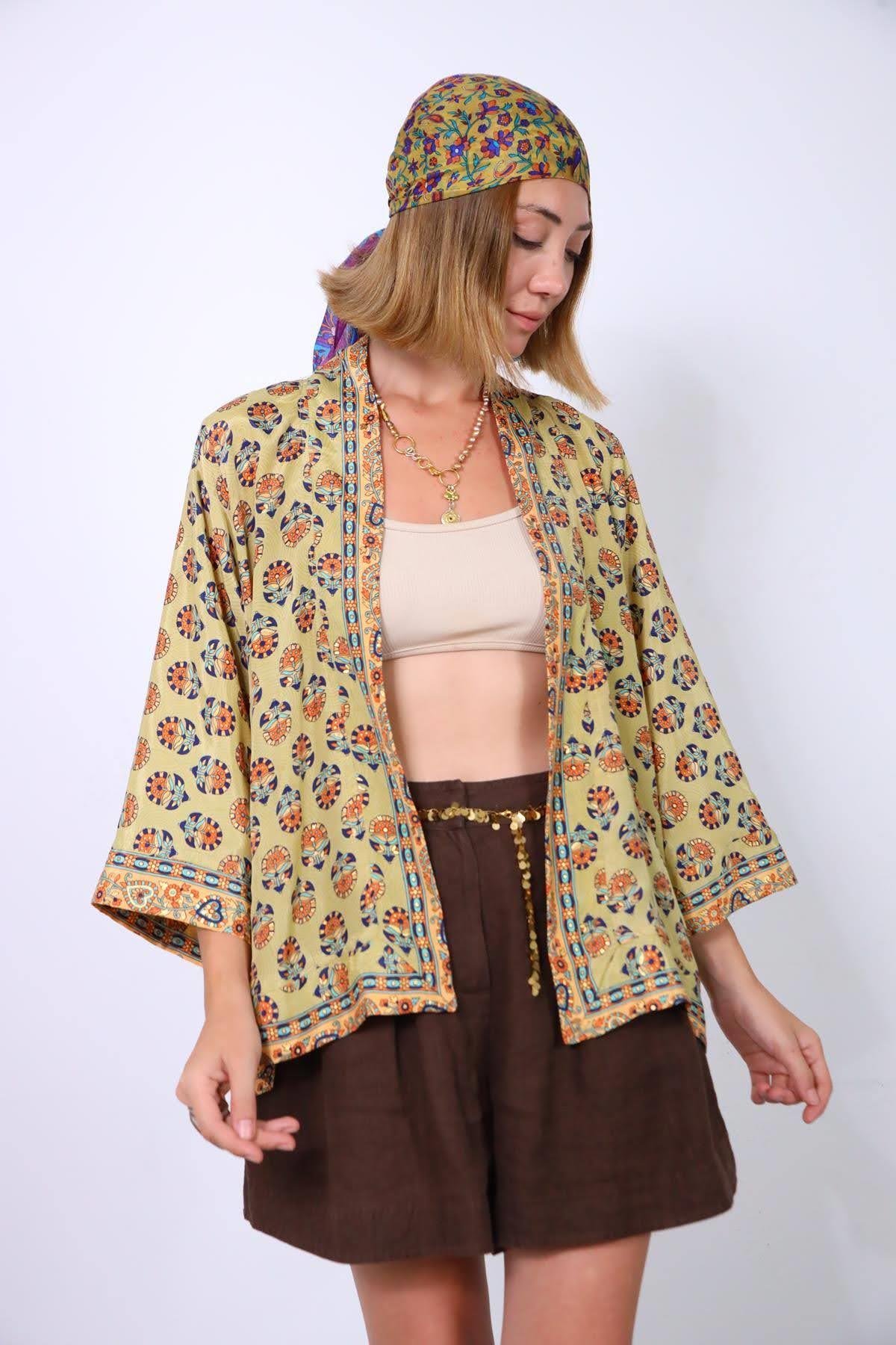 Yağ Yeşili Desenli Kısa İpek Kimono - Şaman Butikk Yağ Yeşili Desenli Kısa İpek Kimono
