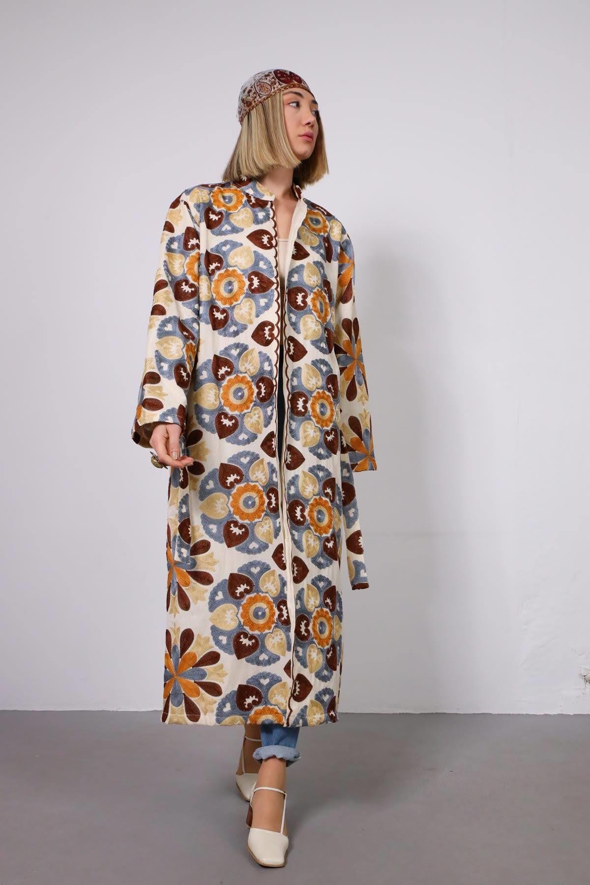  Krem Rengi Kuşaklı Suzani Kaftan