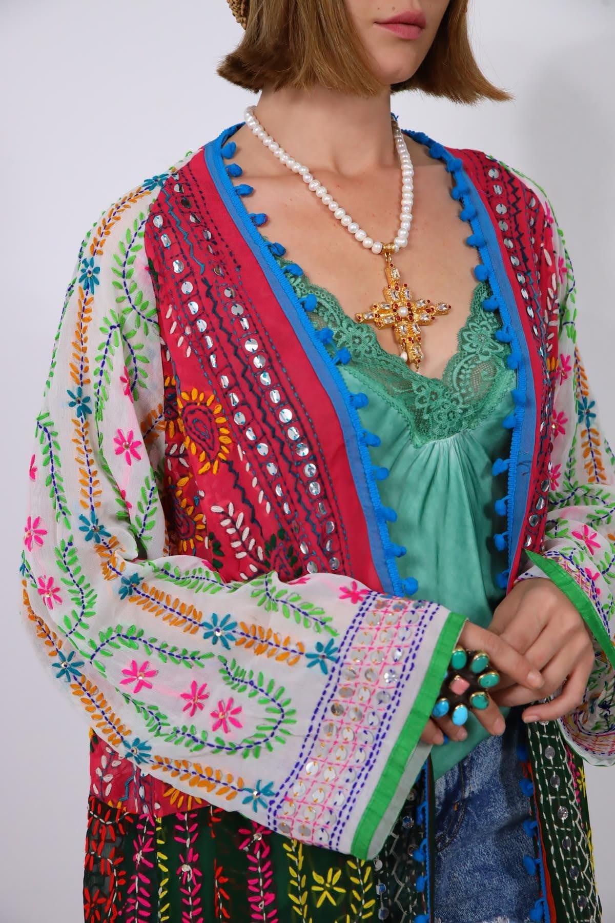 Renkli Pul İşlemeli Kenarları Ponponlu Bohem Kaftan