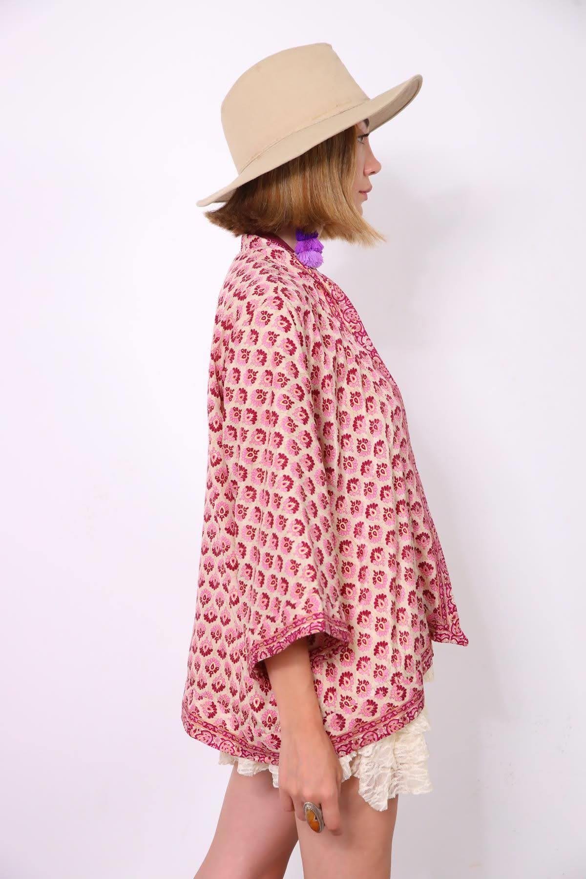  Pembe Desenli Kısa İpek Kimono