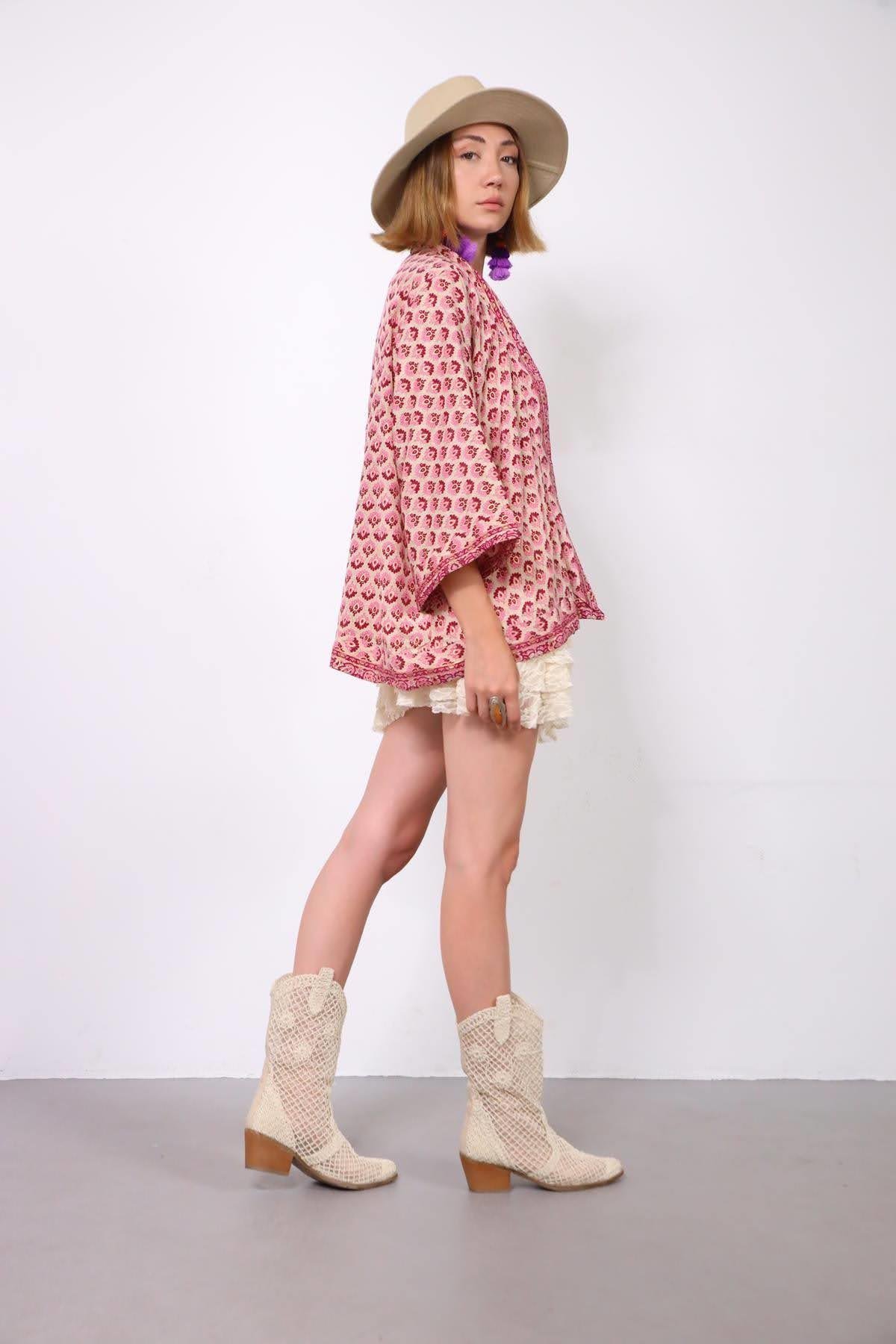  Pembe Desenli Kısa İpek Kimono