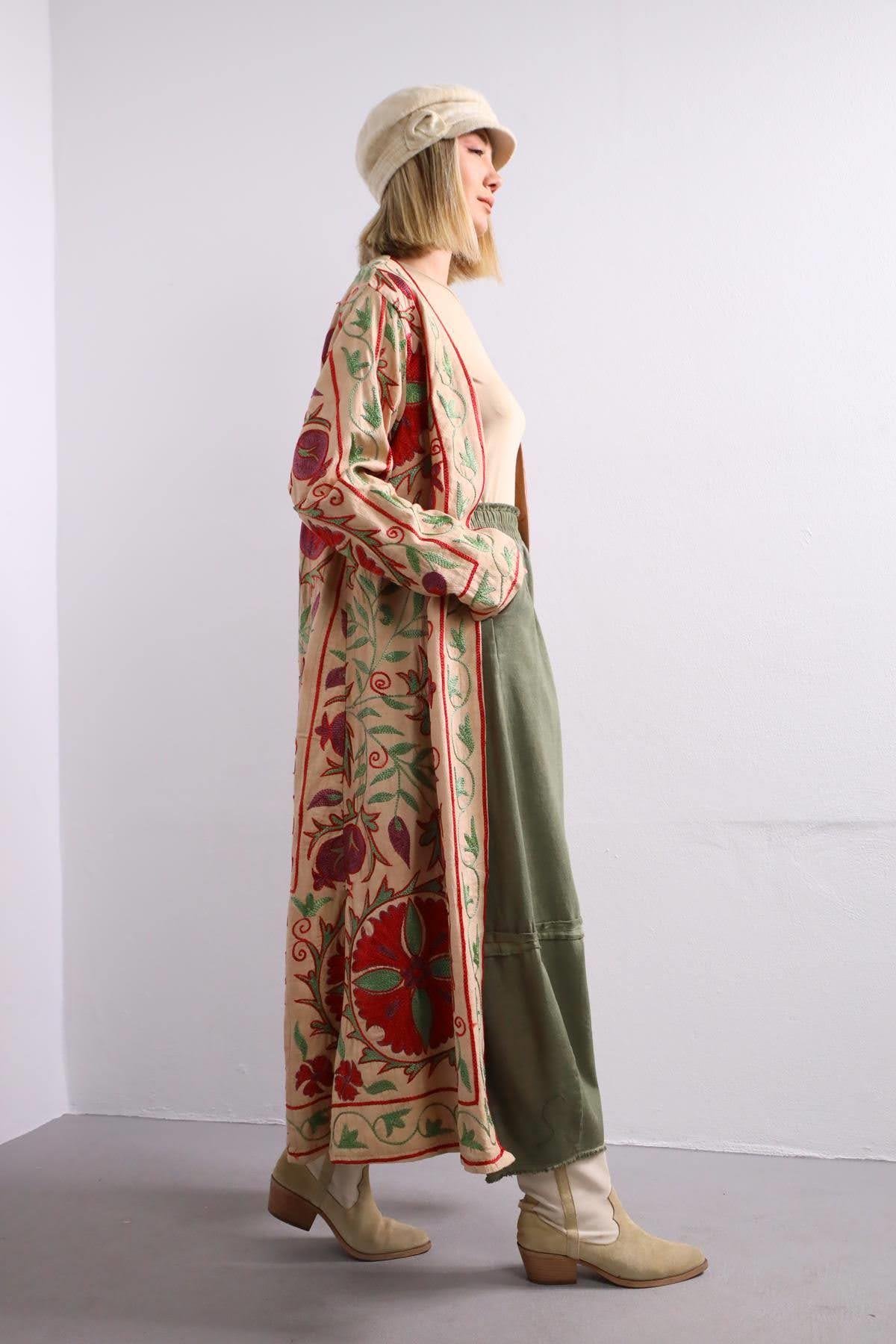 Camel Rengi Çiçek İşlemeli Bohem Kaftan - Şaman Butik Camel Rengi Çiçek İşlemeli Bohem Kaftan