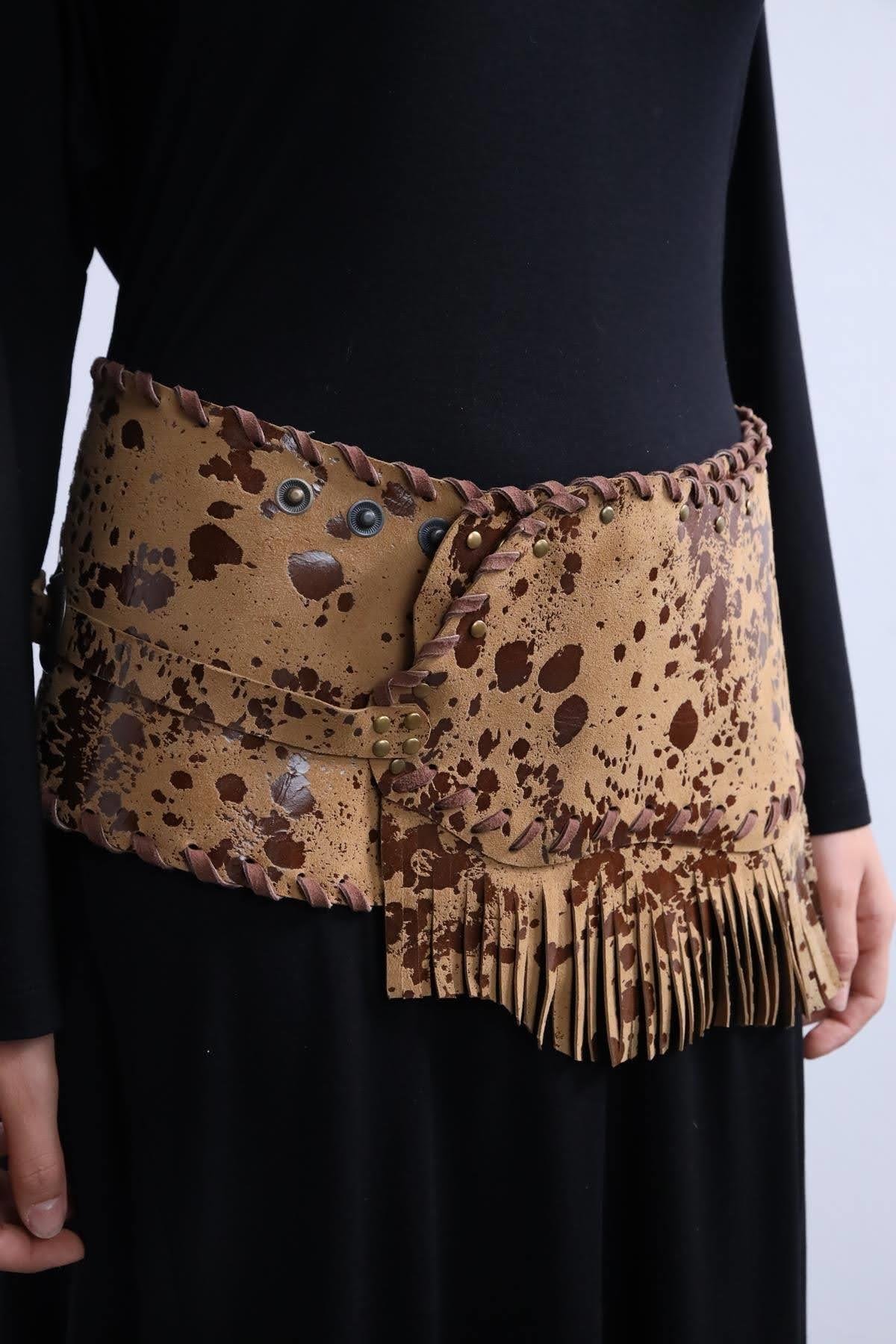 Kahverengi Benekli Püsküllü Kemer - Şaman Butik Kahverengi Benekli Püsküllü Kemer