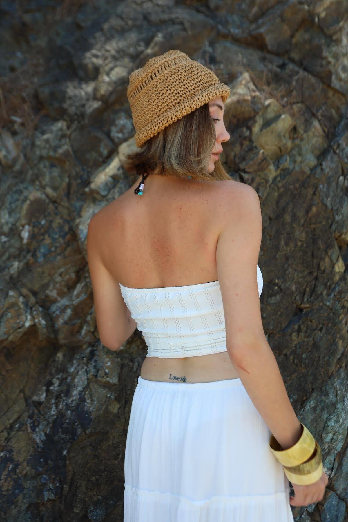  Beyaz Cut Out Detaylı Ajurlu Straplez Bluz