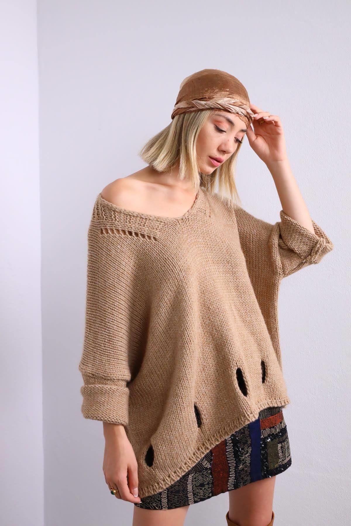 Camel Rengi Lazer Kesim Detaylı V Yaka Kazak - Şaman Butik Camel Rengi Lazer Kesim Detaylı V Yaka Kazak