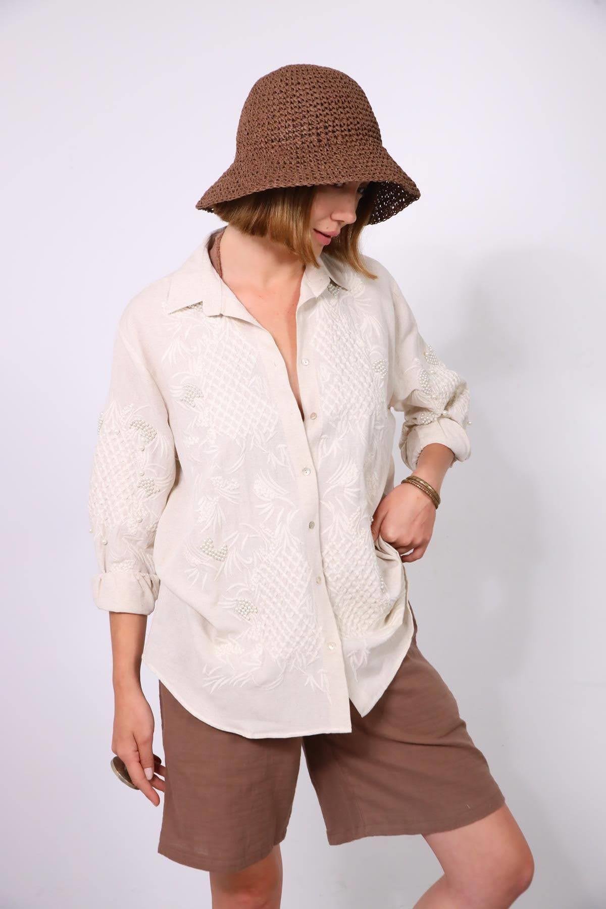Krem Rengi Nakışlı İnci İşlemeli Oversize Gömlek - Şaman Butik Krem Rengi Nakışlı İnci İşlemeli Oversize Gömlek