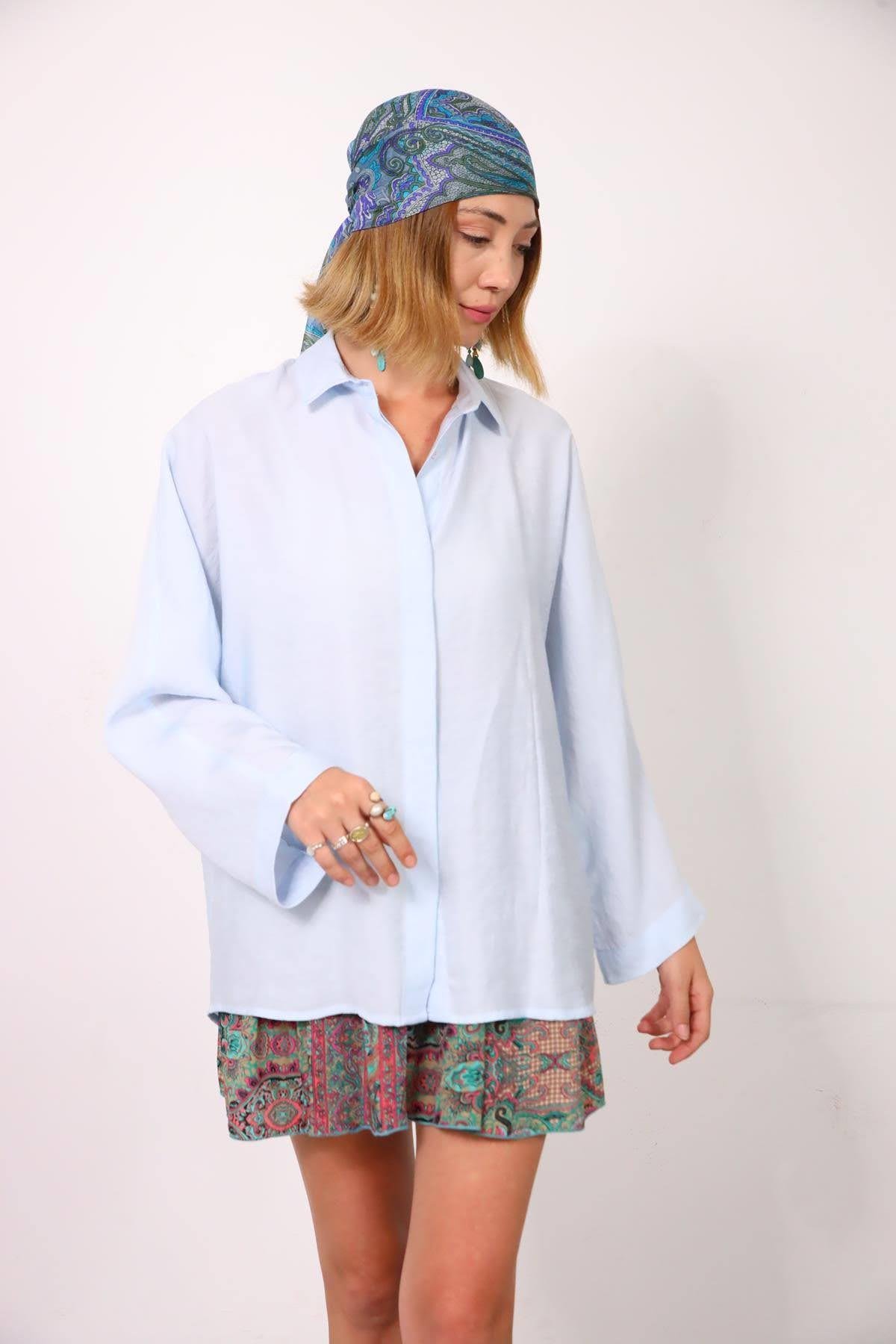 Açık Mavi Gizli Düğmeli Cepsiz Gömlek - Şaman Butik Açık Mavi Gizli Düğmeli Cepsiz Gömlek