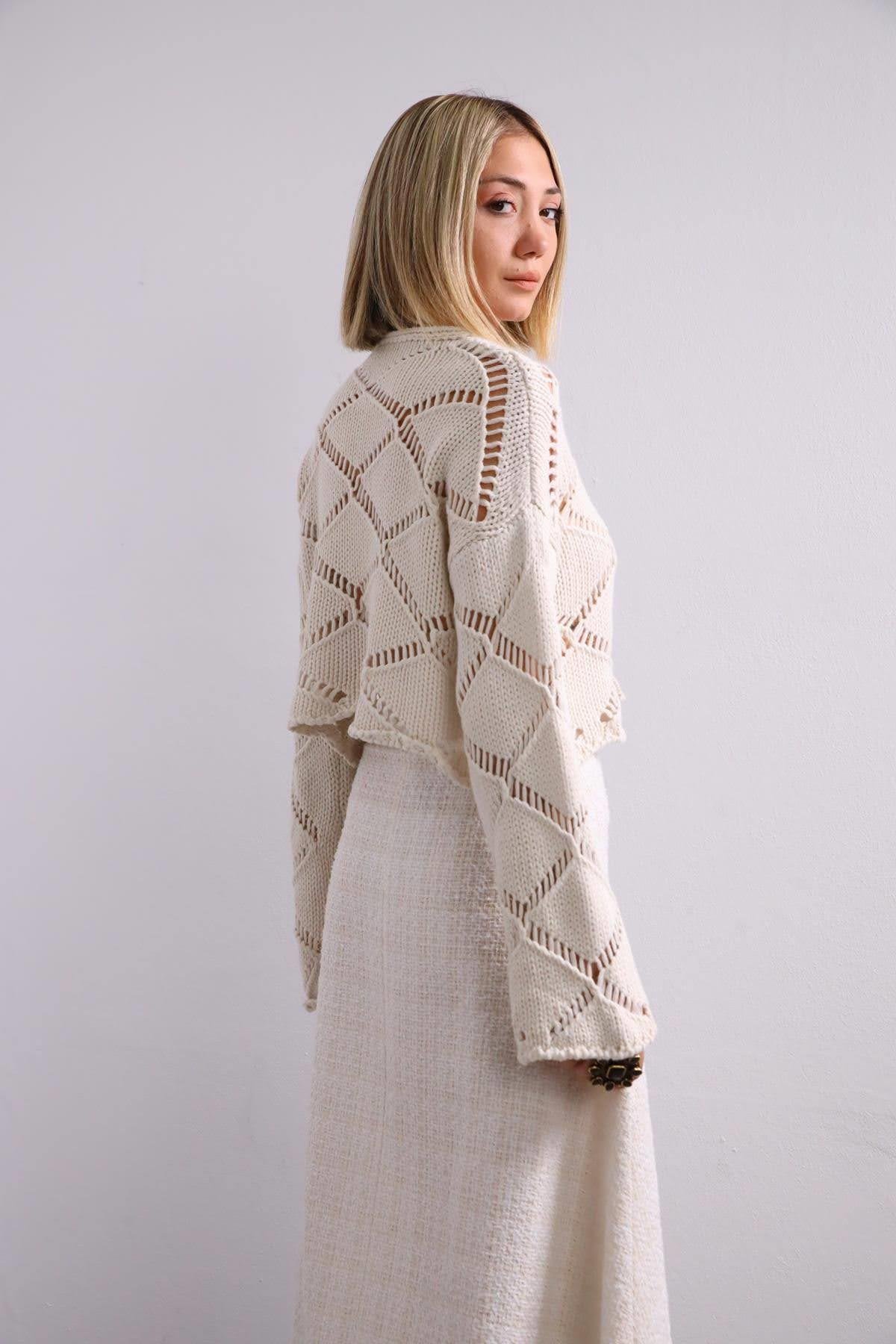  Krem Rengi Delikli Crop Kazak