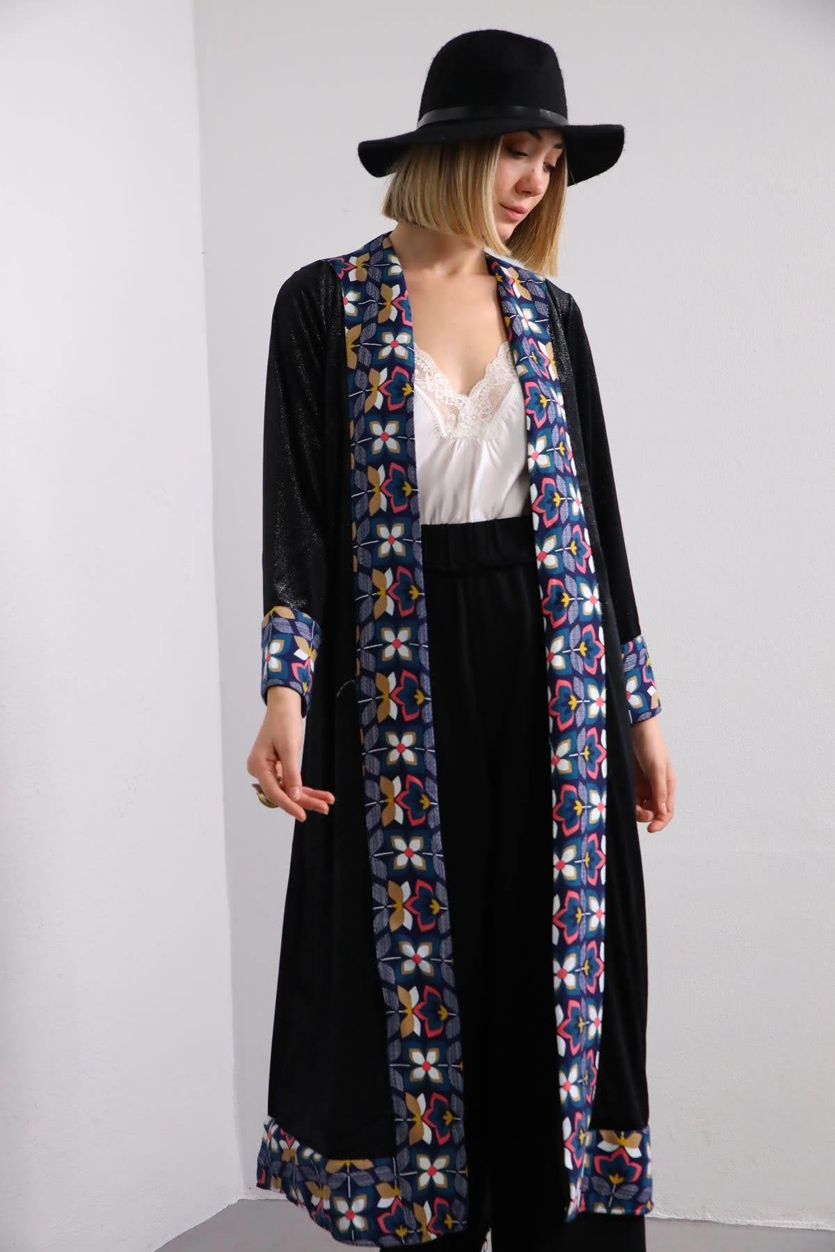  Siyah Kenarları Desenli Kadife Kaftan