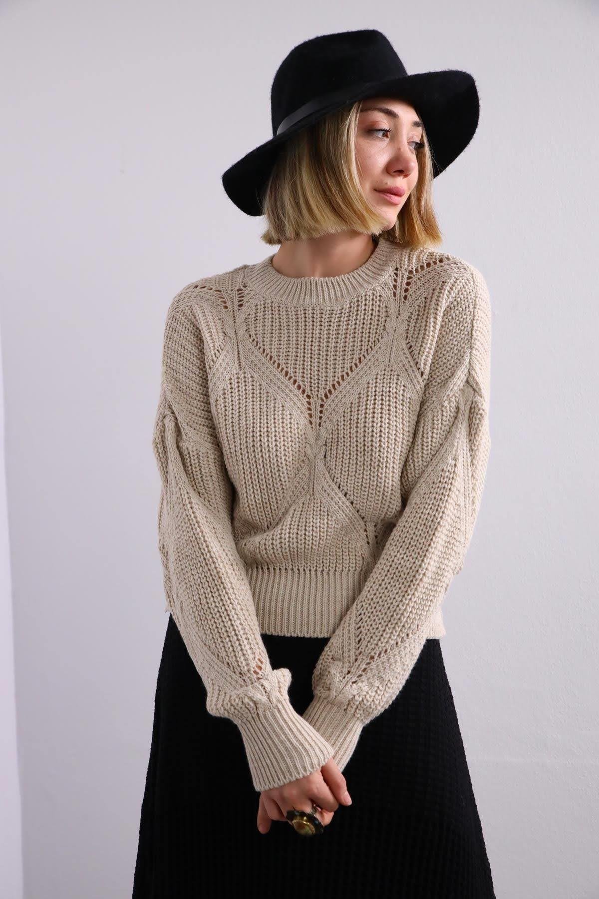 Beige Patterned Short Knit Pullover Beige Patterned Short Knit Pullover