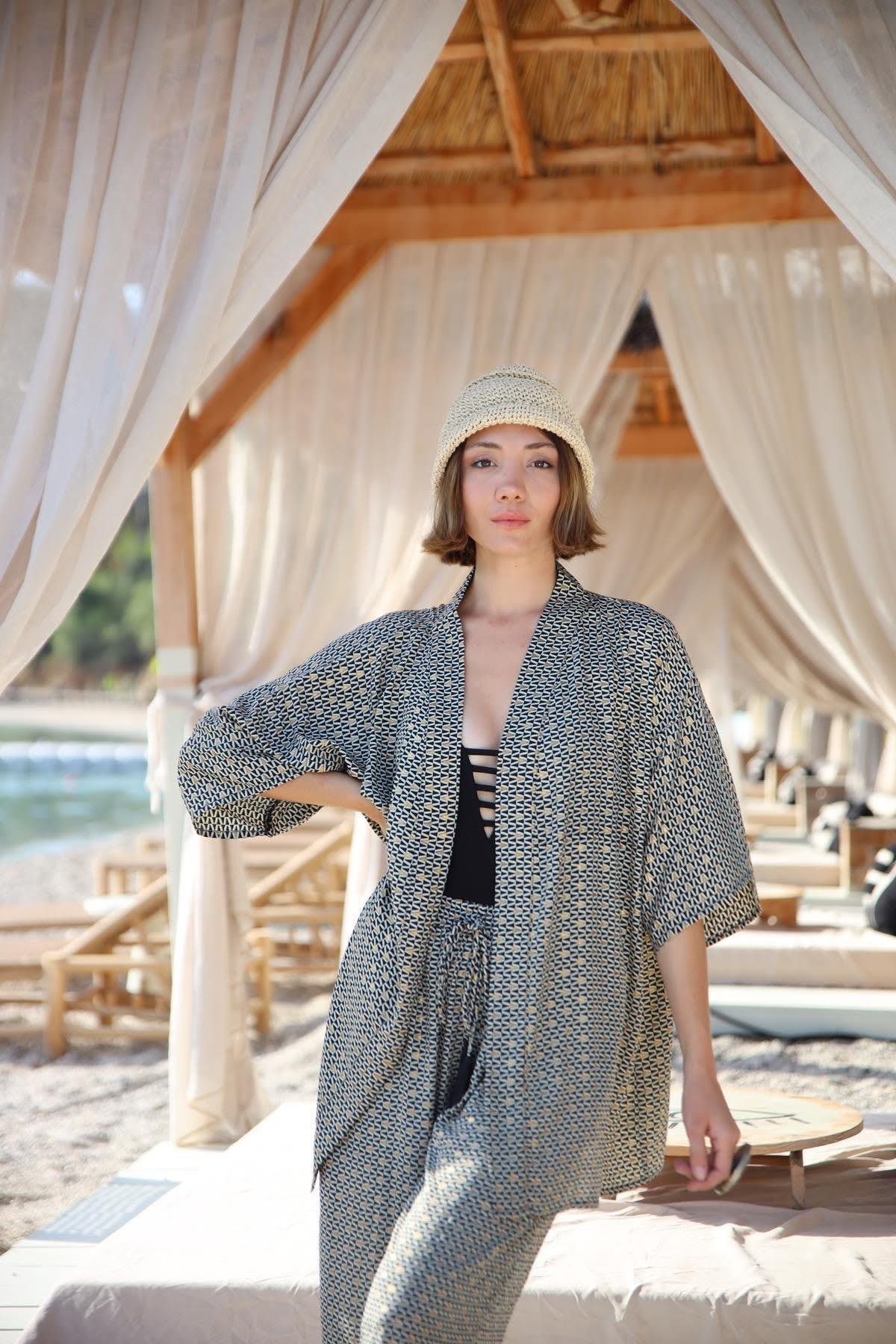  Siyah Altın Varaklı Kısa Kaftan