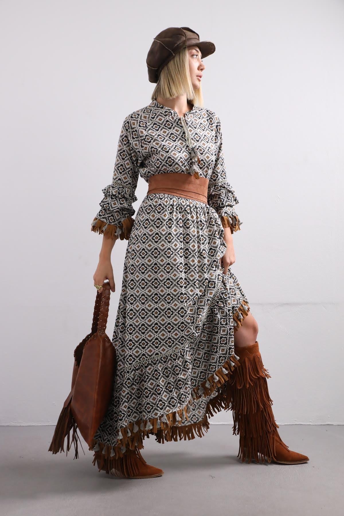 Siyah Etnik Desenli Kolları Püsküllü Elbise - Şaman Butik Siyah Etnik Desenli Kolları Püsküllü Elbise