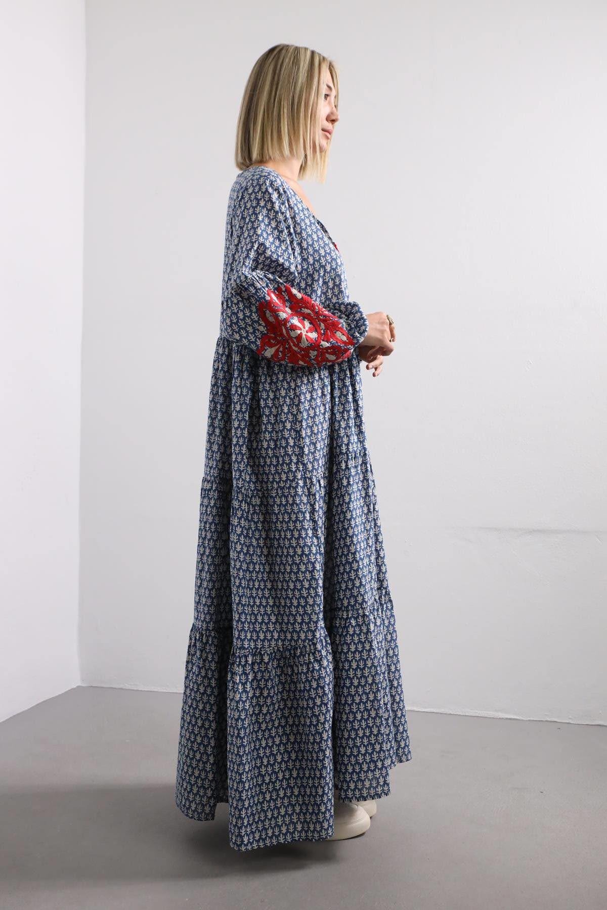 Mavi Desenli Kolları Nakışlı Elbise - Şaman Butik Mavi Desenli Kolları Nakışlı Elbise