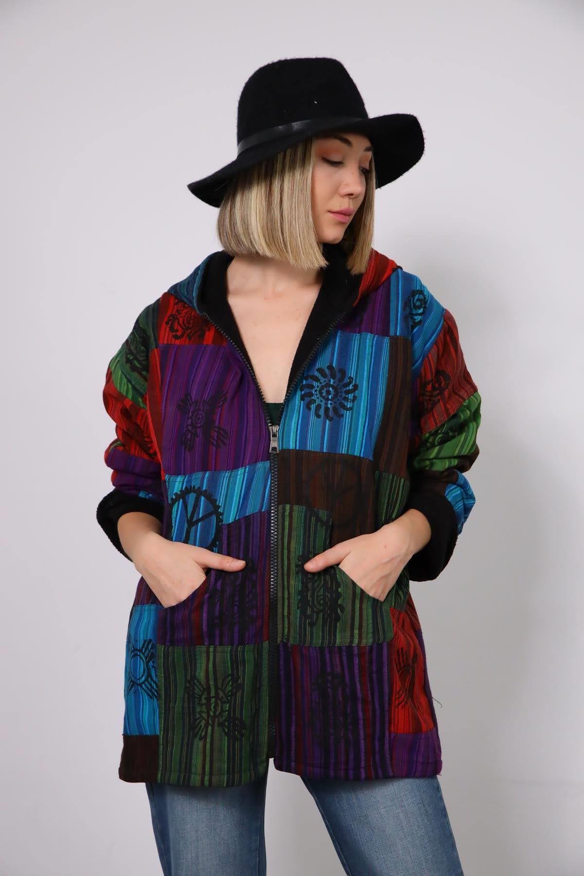 Renkli Etnik Desenli Kapüşonlu Patchwork Ceket - Şaman Butik Renkli Etnik Desenli Kapüşonlu Patchwork Ceket