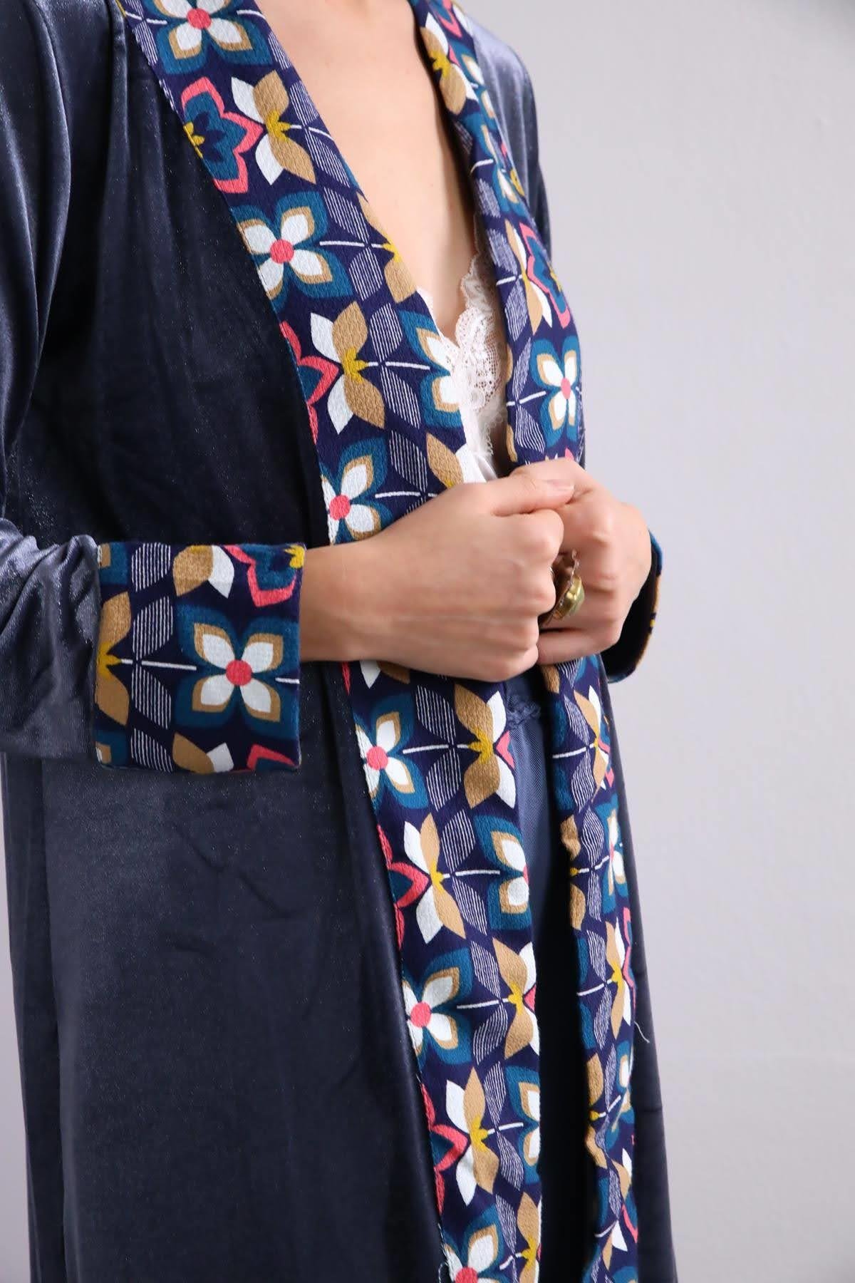 İndigo Mavi Kenarları Desenli Kadife Kaftan - Şaman Butik İndigo Mavi Kenarları Desenli Kadife Kaftan