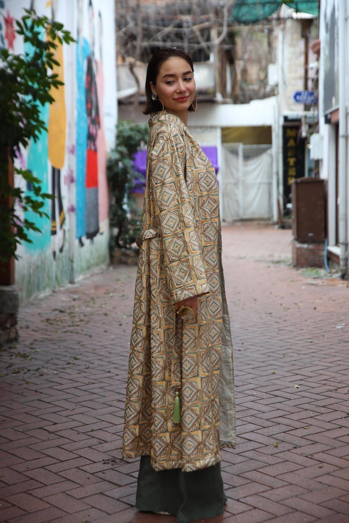 Krem Rengi Püsküllü Payetli Suzani Kaftan - Şaman Butik Krem Rengi Püsküllü Payetli Suzani Kaftan