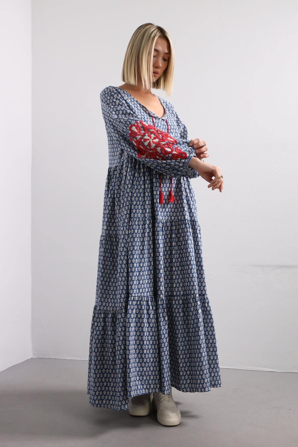 Mavi Desenli Kolları Nakışlı Elbise - Şaman Butik Mavi Desenli Kolları Nakışlı Elbise