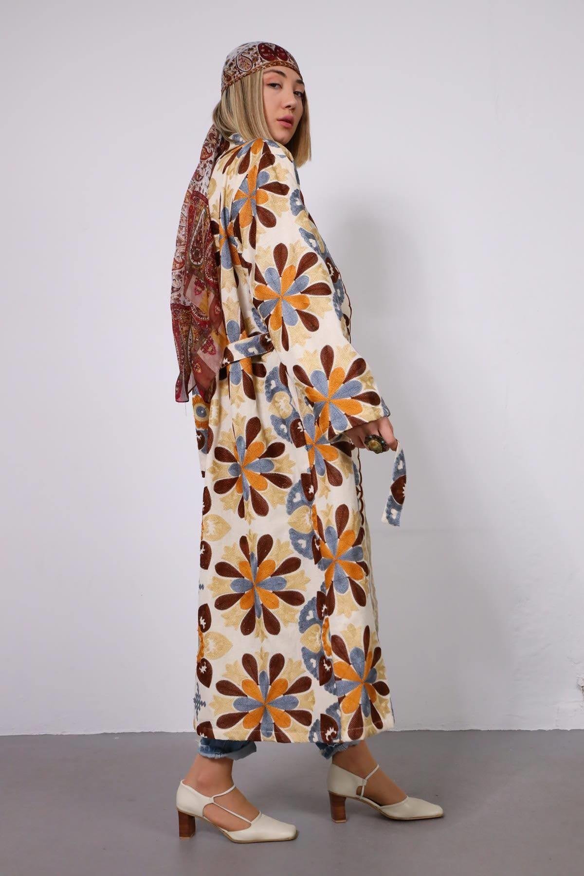  Krem Rengi Kuşaklı Suzani Kaftan
