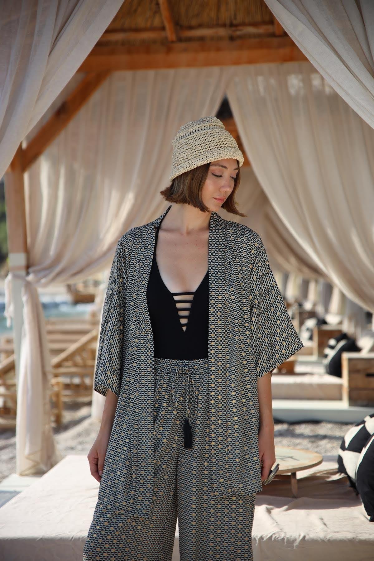  Siyah Altın Varaklı Kısa Kaftan