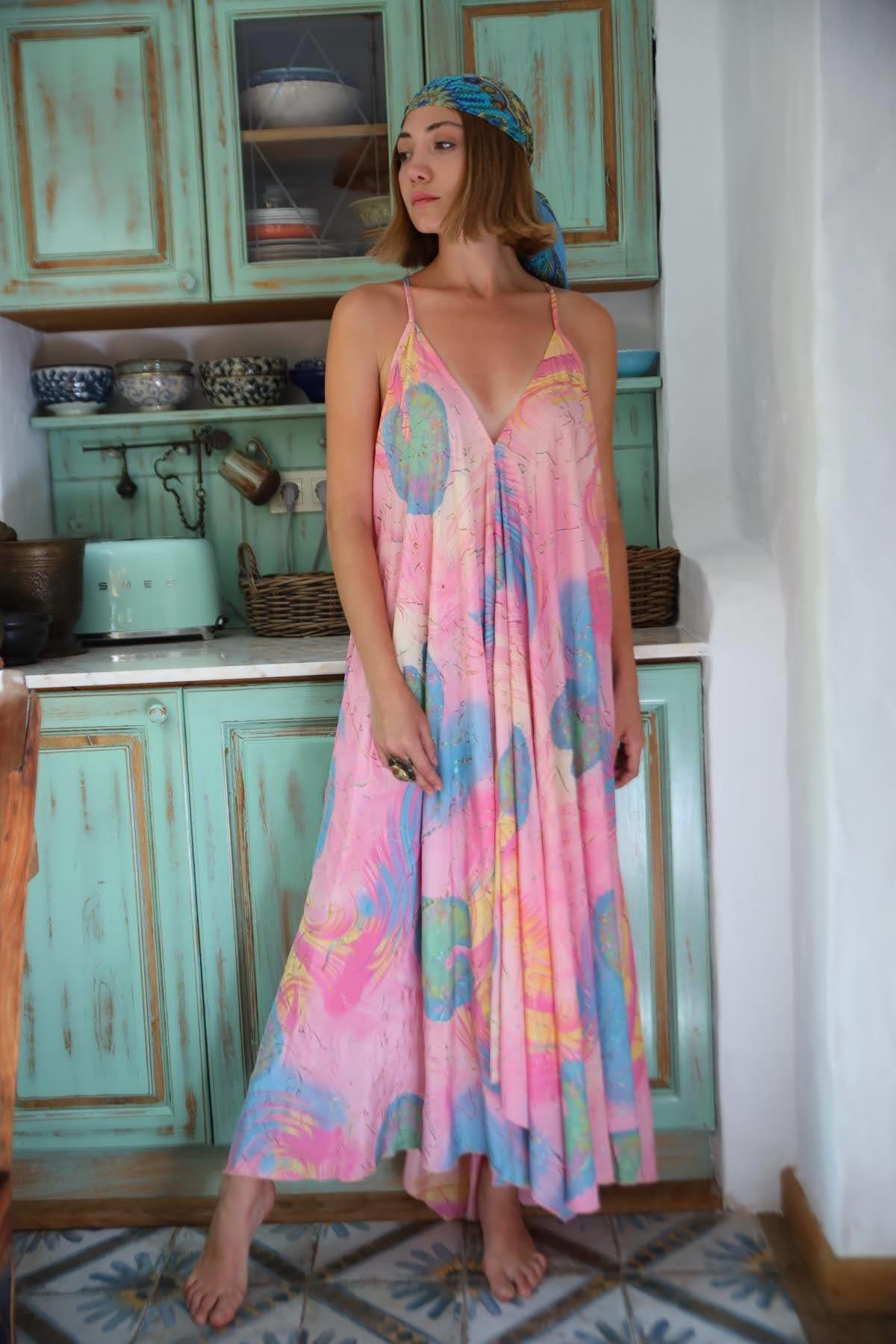 Pembe Desenli İp Askılı Kuşaklı İpek Elbise - Şaman Butik Pembe Desenli İp Askılı Kuşaklı İpek Elbise