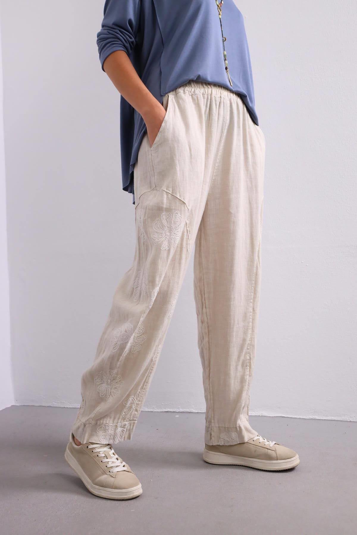 Krem Rengi Çiçek İşlemeli Keten Pantolon - Şaman Butik Krem Rengi Çiçek İşlemeli Keten Pantolon