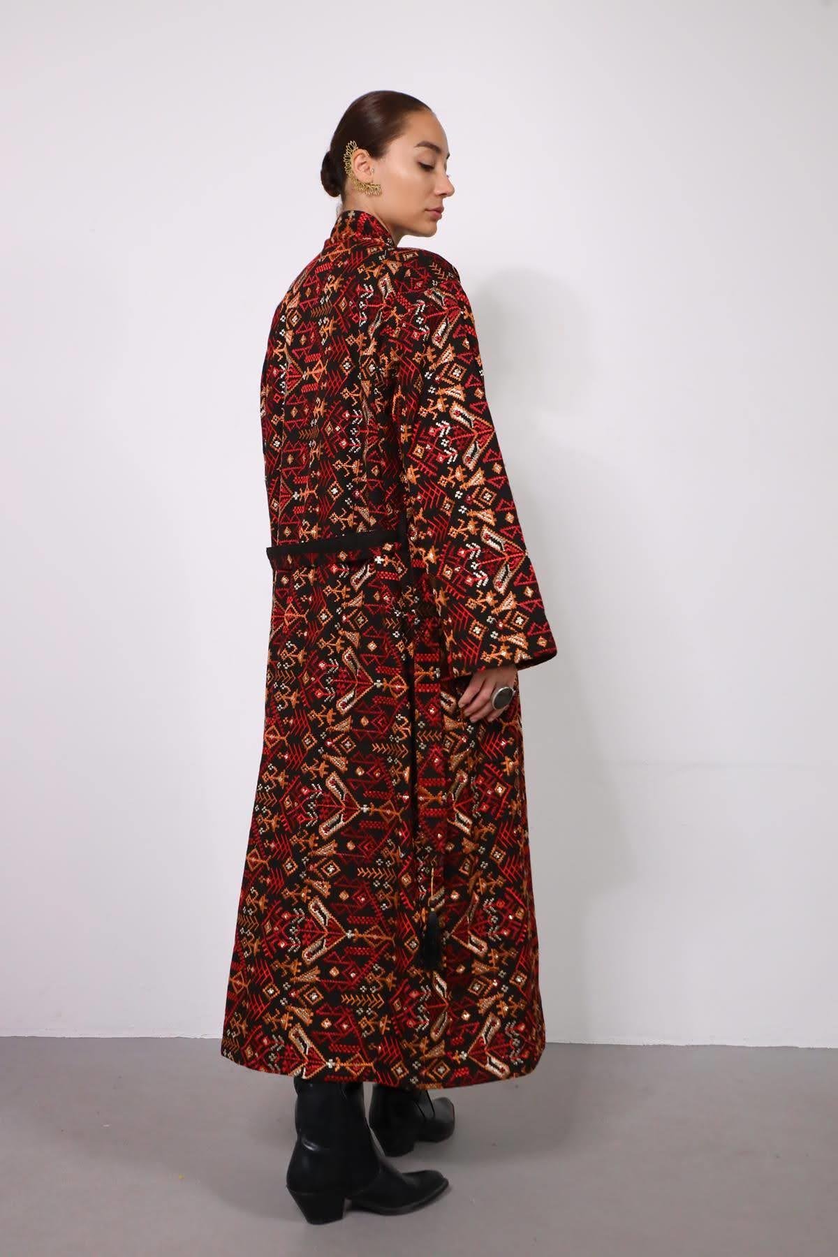 Siyah Püsküllü Payetli Suzani Kaftan - Şaman Butik Siyah Püsküllü Payetli Suzani Kaftan