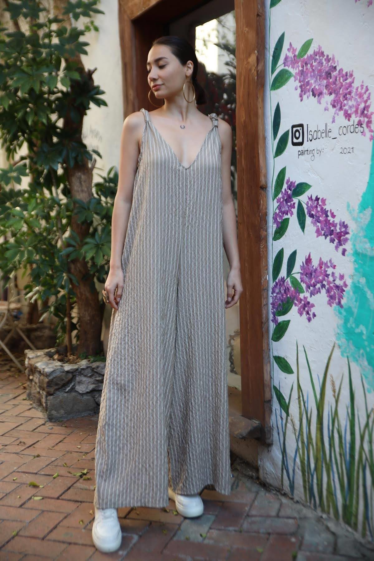 Bej Çizgili Omzu Büzgülü Gofre Tulum - Şaman Butik Bej Çizgili Omzu Büzgülü Gofre Tulum