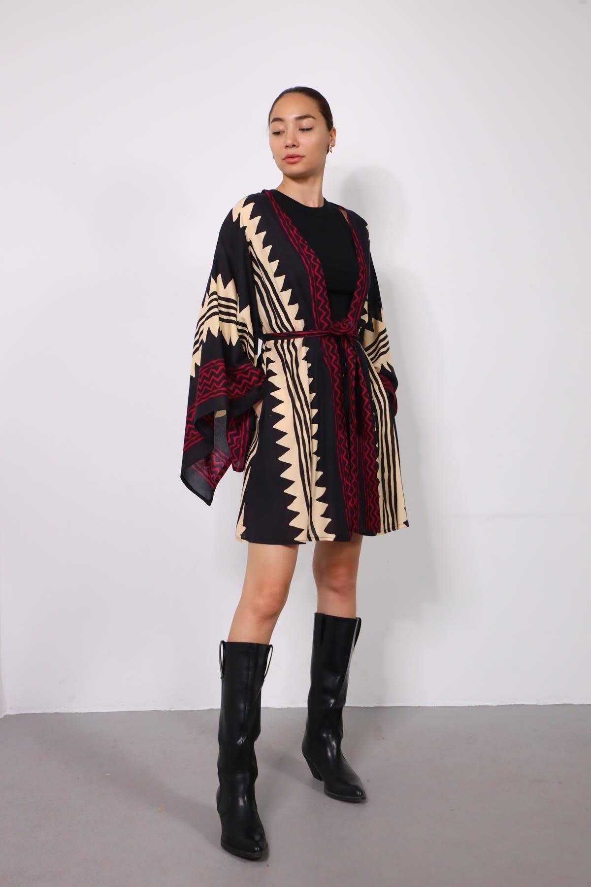 Siyah Desenli Kısa Kimono - Şaman Butik Siyah Desenli Kısa Kimono