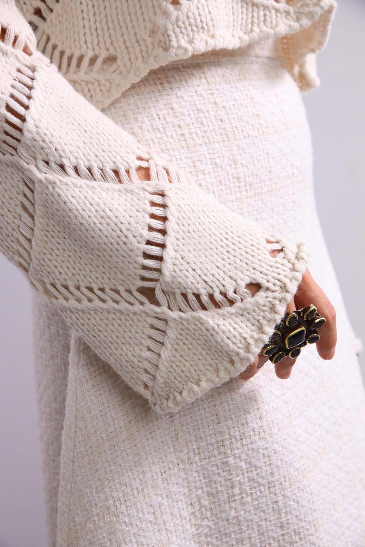  Krem Rengi Delikli Crop Kazak