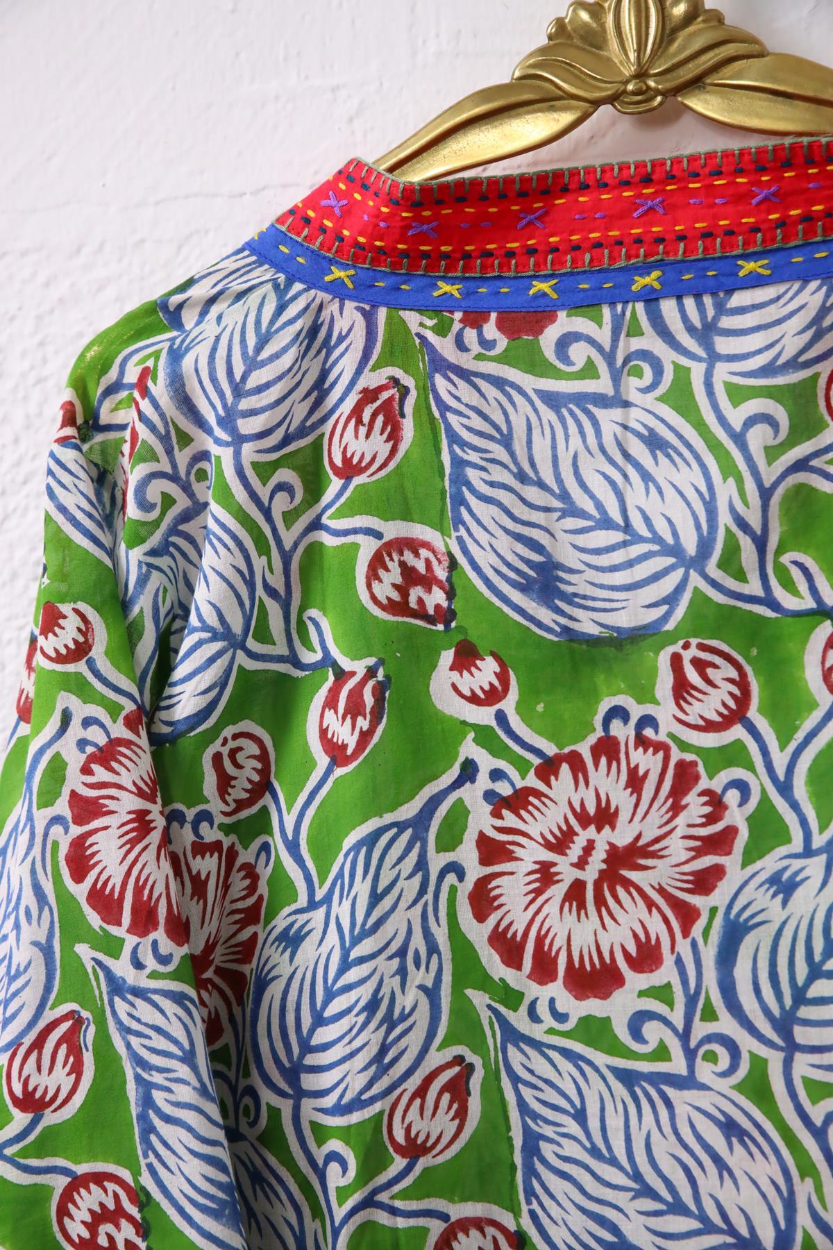 Kırmızı İşlemeli V Yaka Yırtmaçlı Otantik Tunik - Şaman Butik Kırmızı İşlemeli V Yaka Yırtmaçlı Otantik Tunik