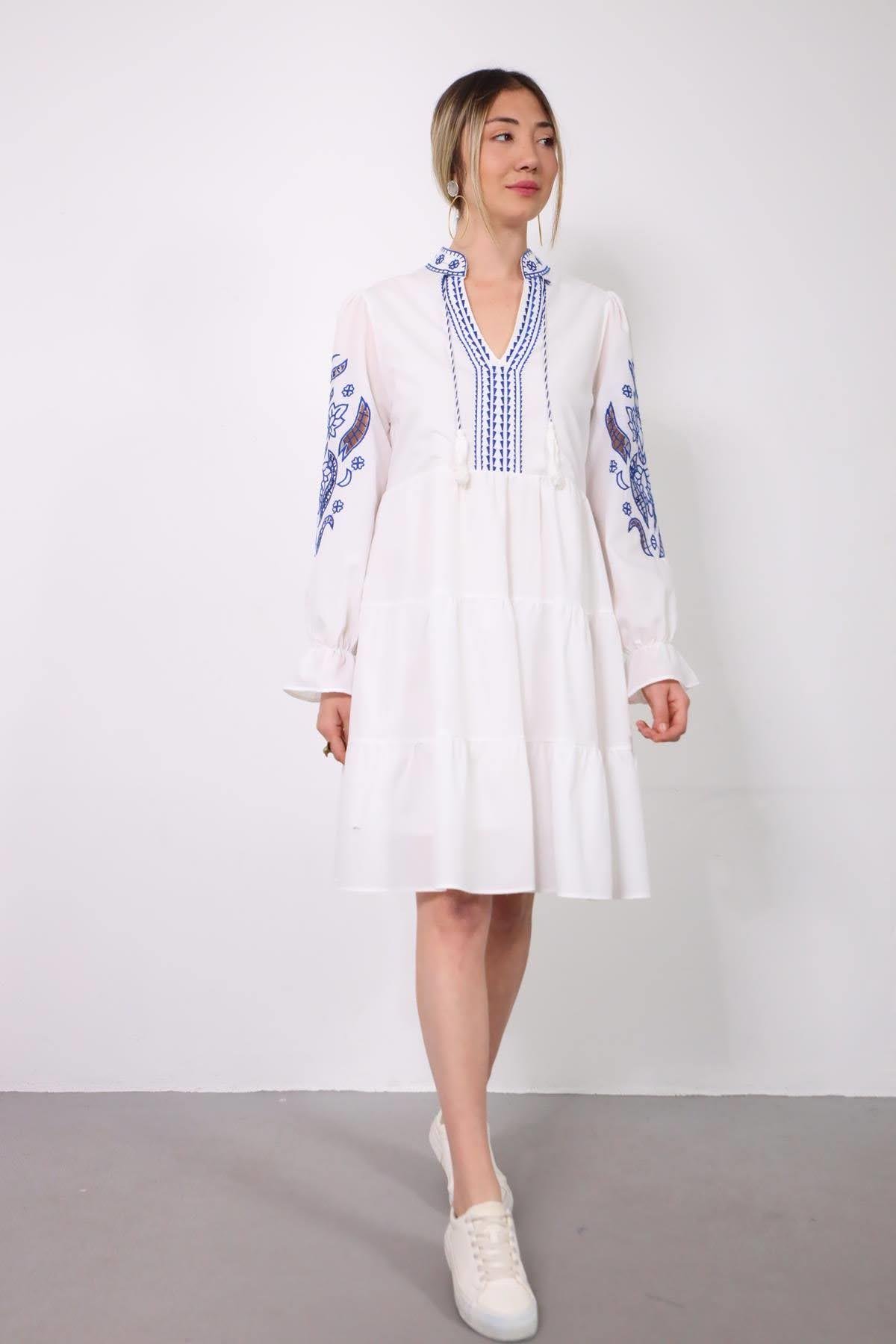 Beyaz Yakası Püsküllü Kolları Ajurlu Desenli Elbise - Şaman Butik Beyaz Yakası Püsküllü Kolları Ajurlu Desenli Elbise