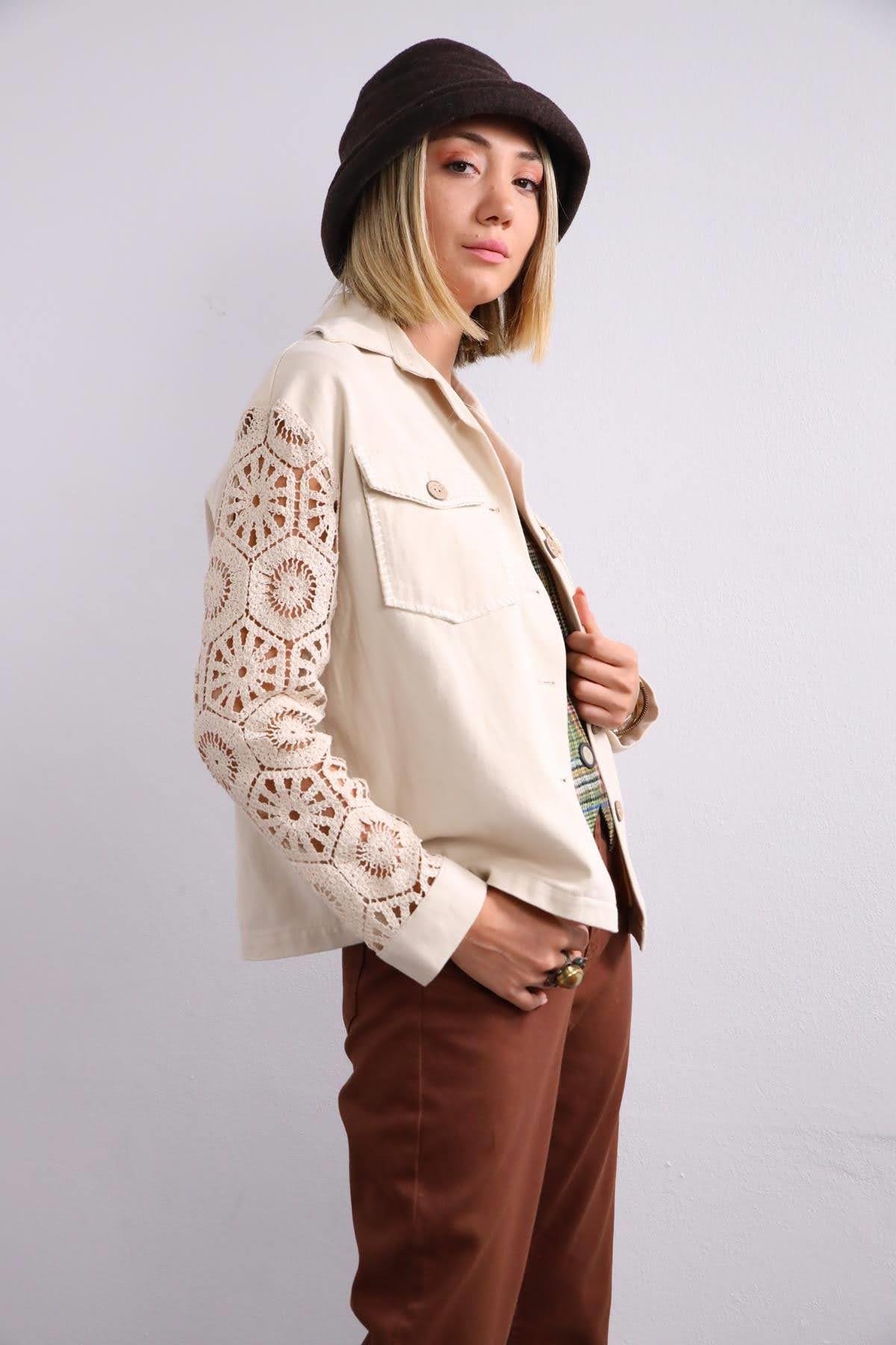 Krem Rengi Kolları Dantelli Cepli Ceket - Şaman Butik Krem Rengi Kolları Dantelli Cepli Ceket