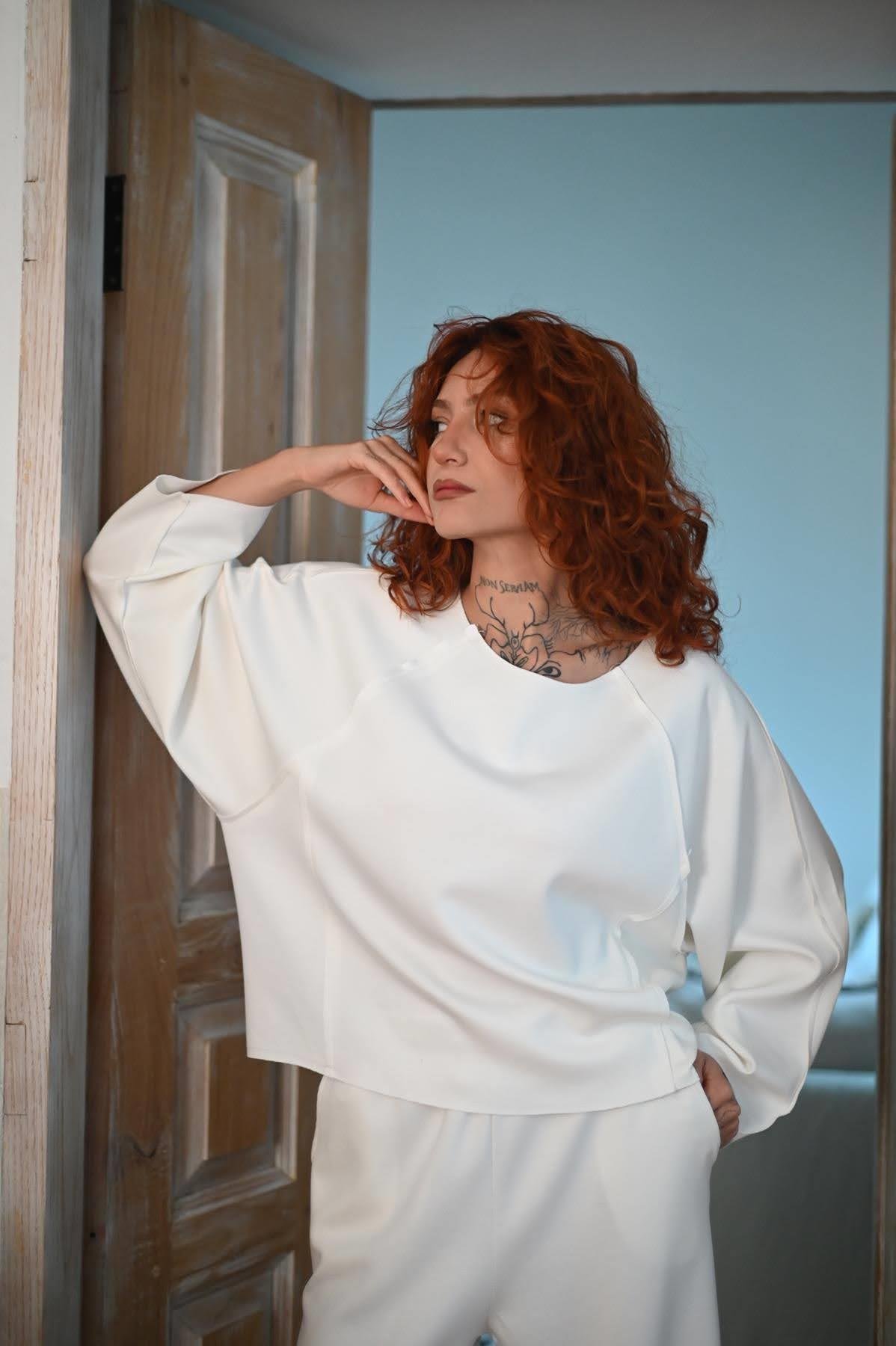 Beyaz Asimetrik Dikiş Detaylı Sweat Takım