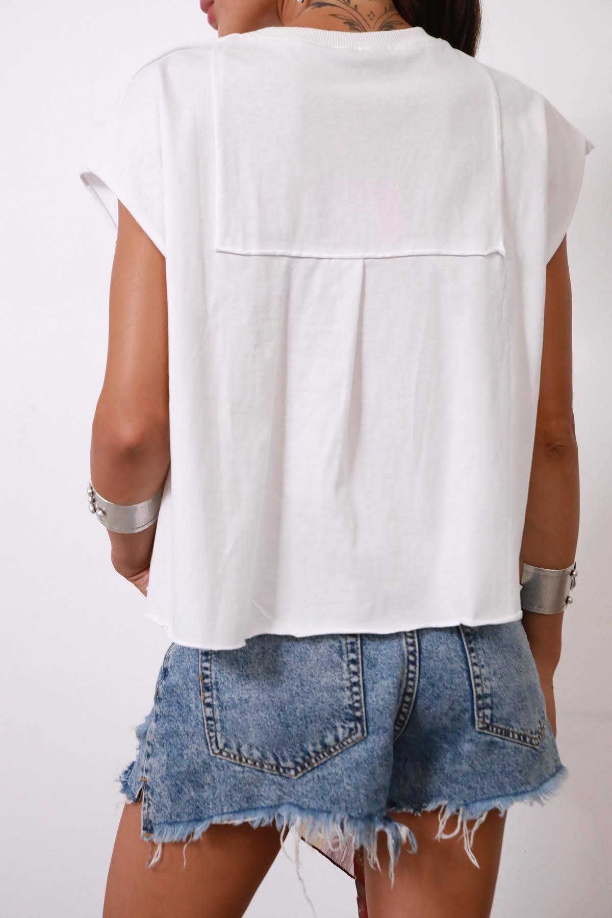 Beyaz Bisiklet Yaka Pat Detaylı Salaş Tshirt