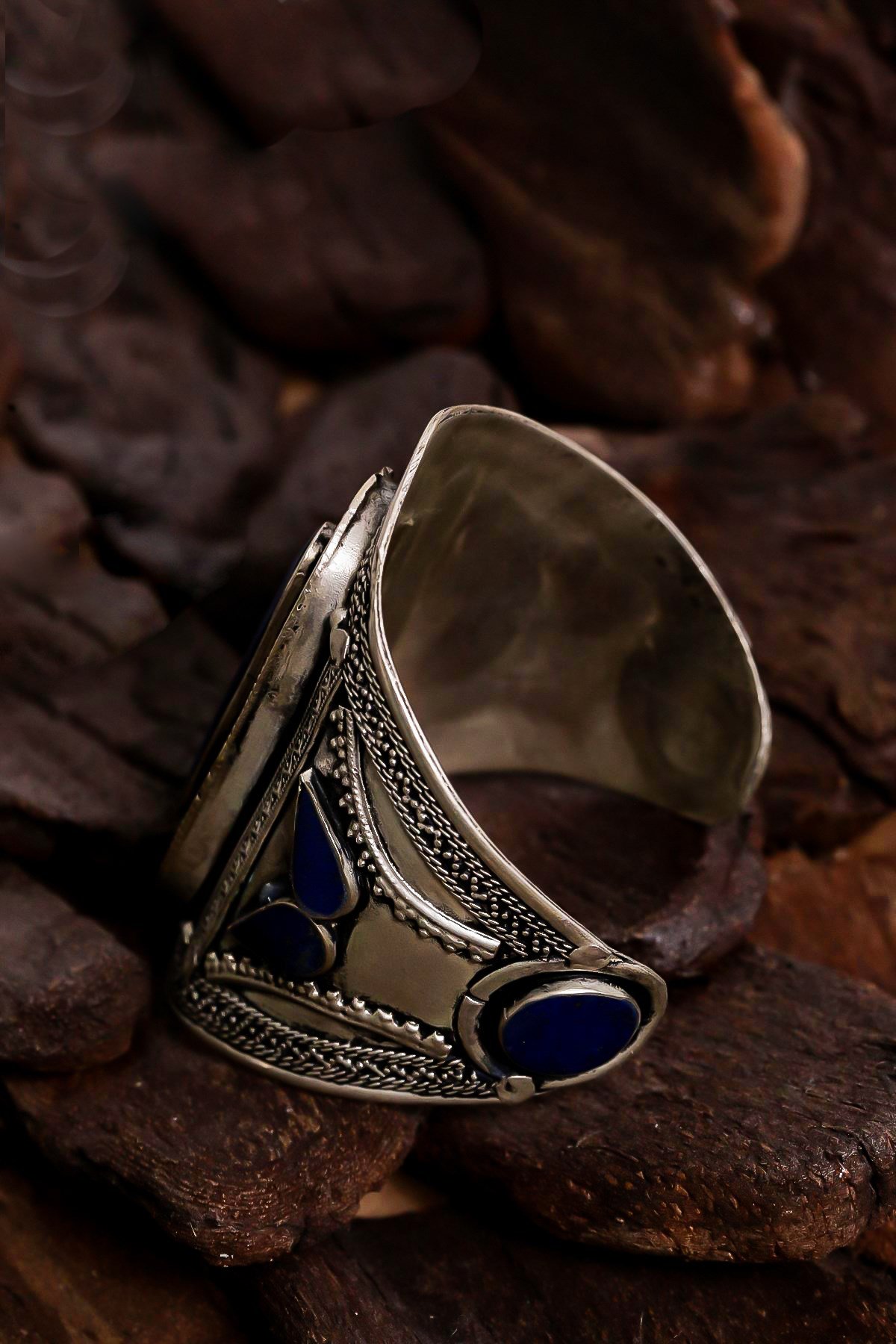 Gümüş Kaplama Lapis Taşlı İşlemeli Antik Bileklik - Şaman Butik Gümüş Kaplama Lapis Taşlı İşlemeli Antik Bileklik