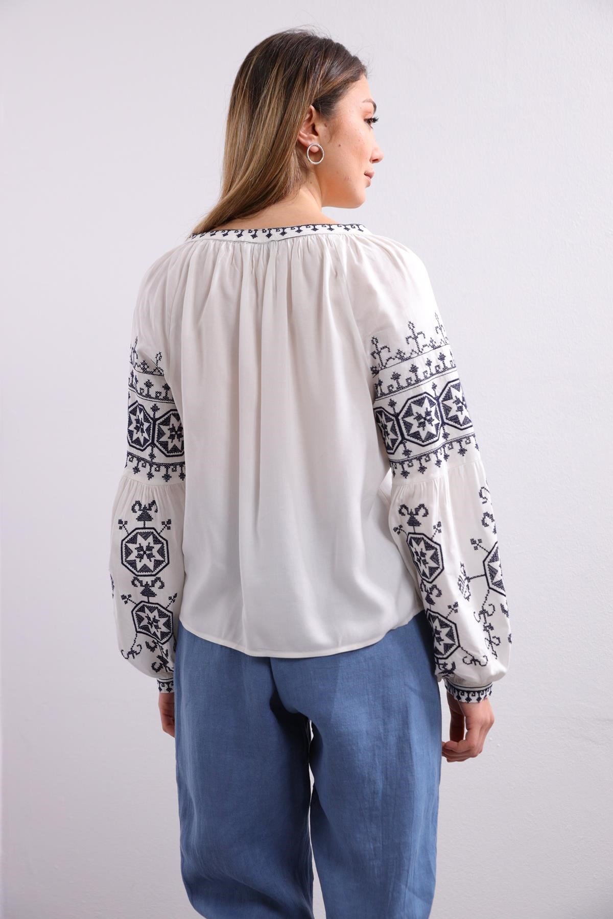 Beyaz Kolları İşlemeli Yakası İpli Bluz - Şaman Butik - Bohem Giyim ve Aksesuar | Kadın & Erkek Beyaz Kolları İşlemeli Yakası İpli Bluz