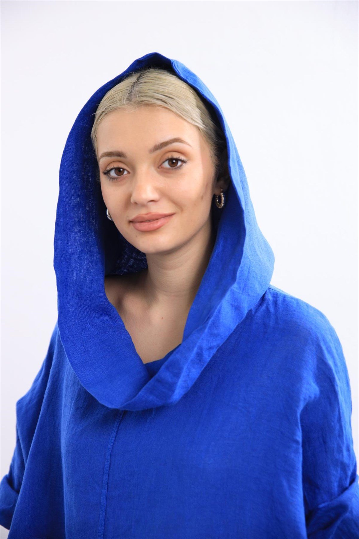 Saks Mavisi Kapüşonlu Asimetrik Pullu Keten Bluz - Şaman Butik Saks Mavisi Kapüşonlu Asimetrik Pullu Keten Bluz