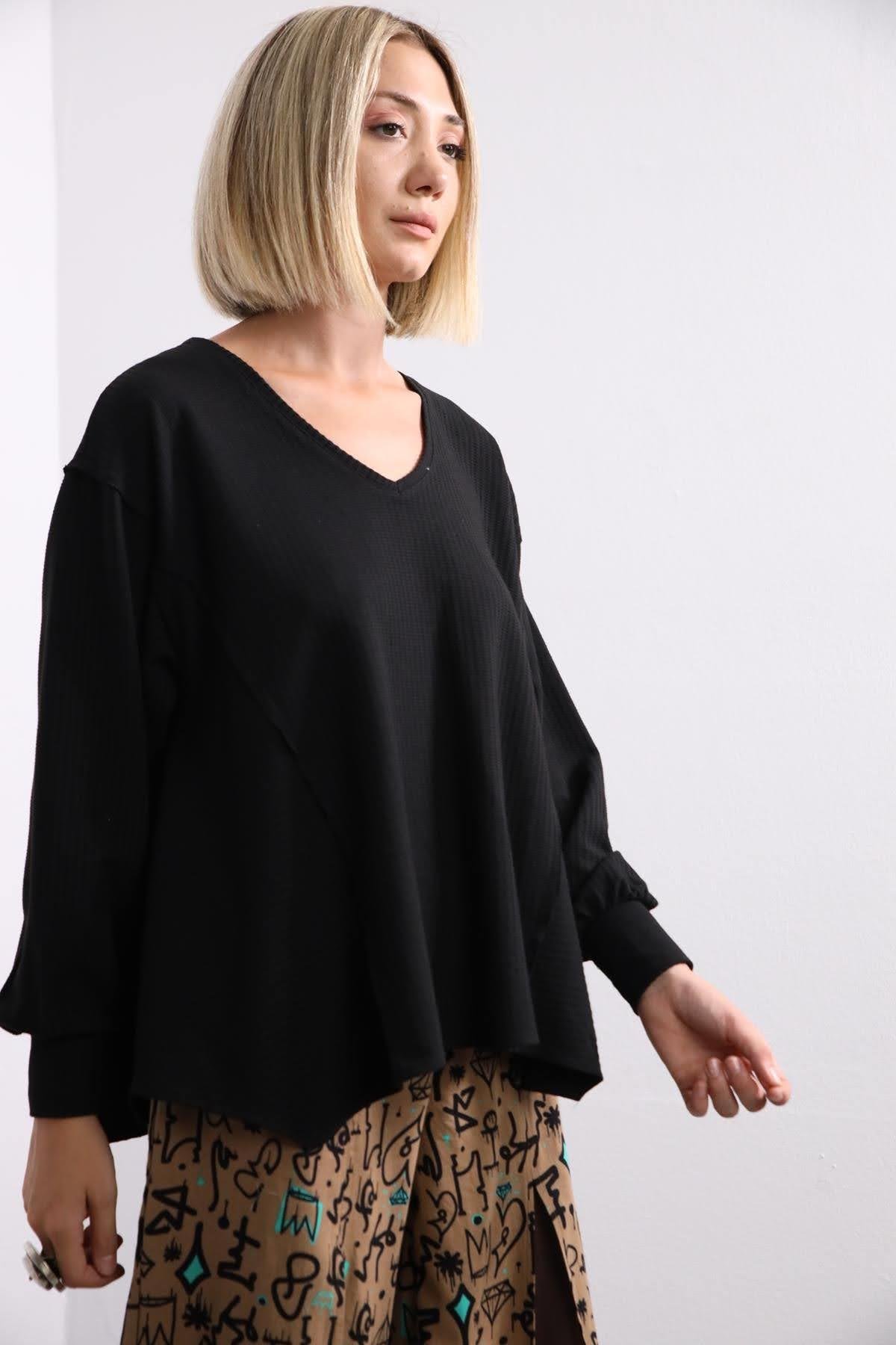 Siyah V Yaka Asimetrik Dikiş Detaylı Bluz - Şaman Butik Siyah V Yaka Asimetrik Dikiş Detaylı Bluz