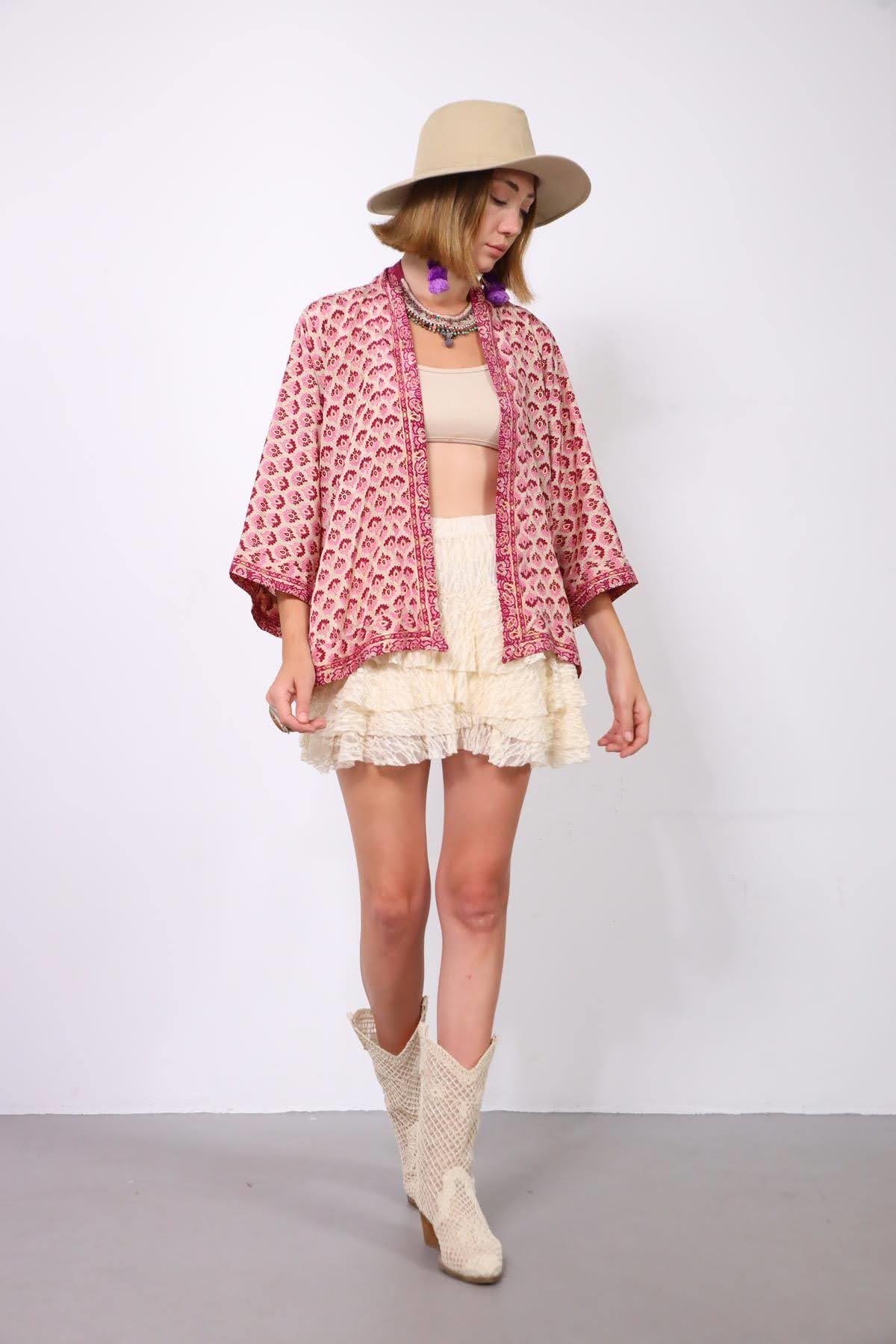  Pembe Desenli Kısa İpek Kimono