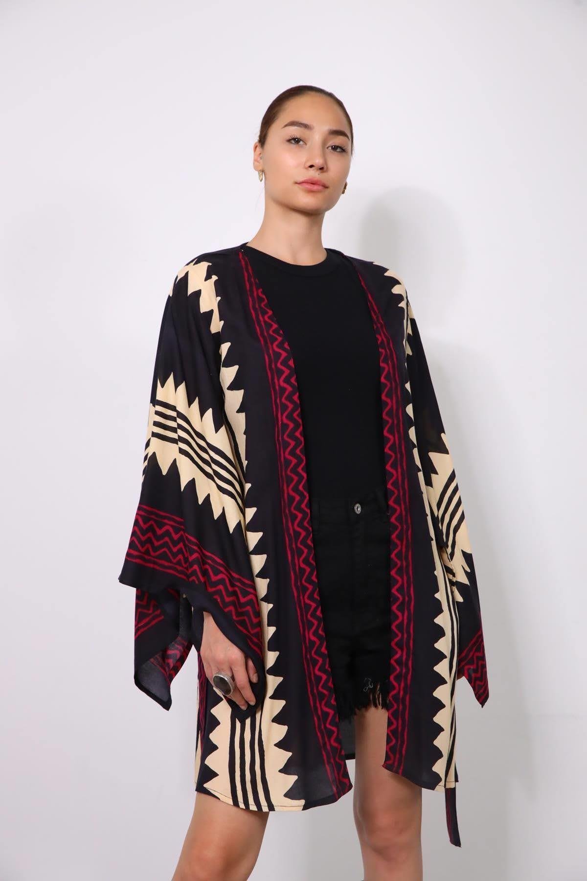 Siyah Desenli Kısa Kimono - Şaman Butik Siyah Desenli Kısa Kimono